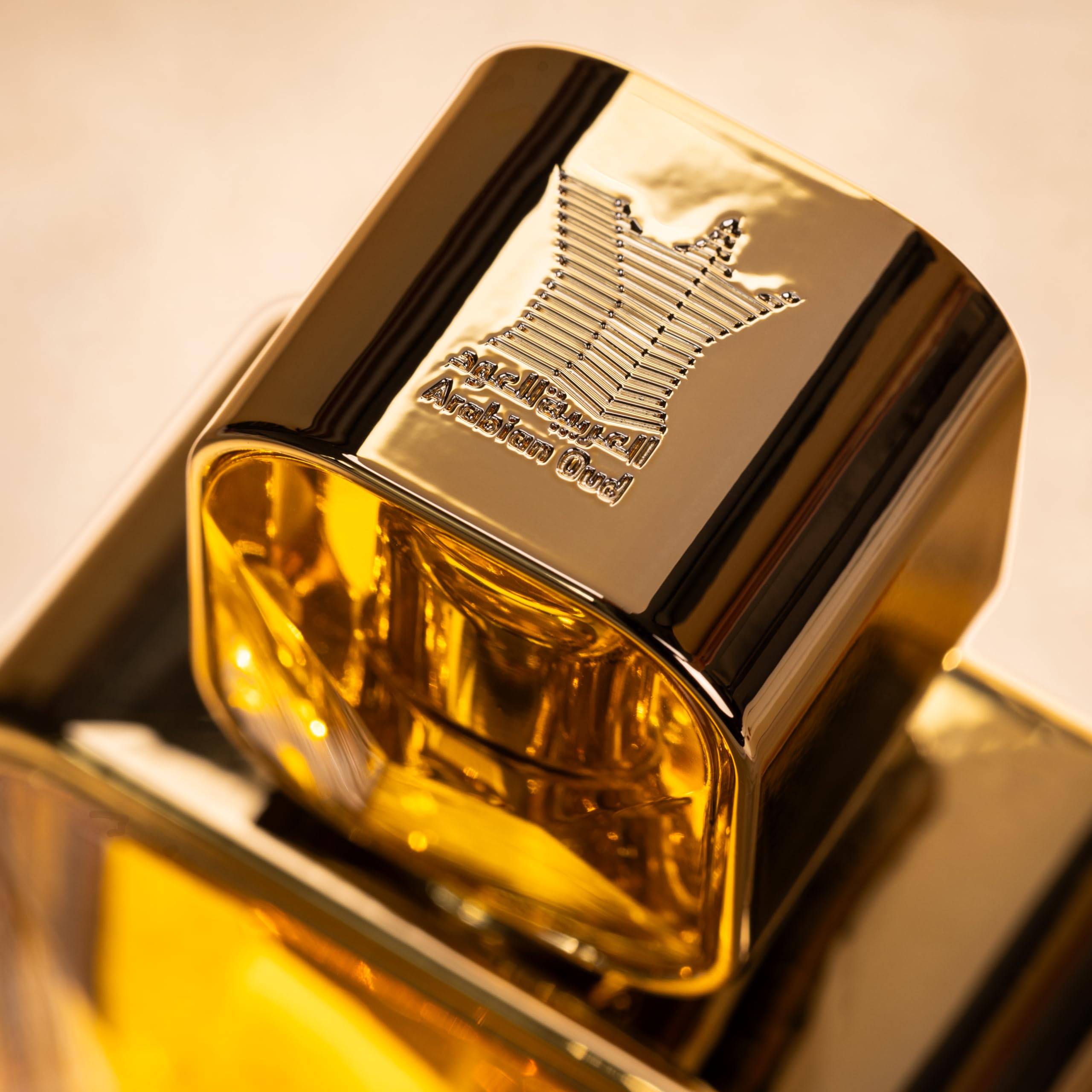Arabian Oud KAHRAMAN 100 ml | Eau de Parfum Unisex | Frutta, Fiori bianchi e muschio | Profumo fresco e orientale.