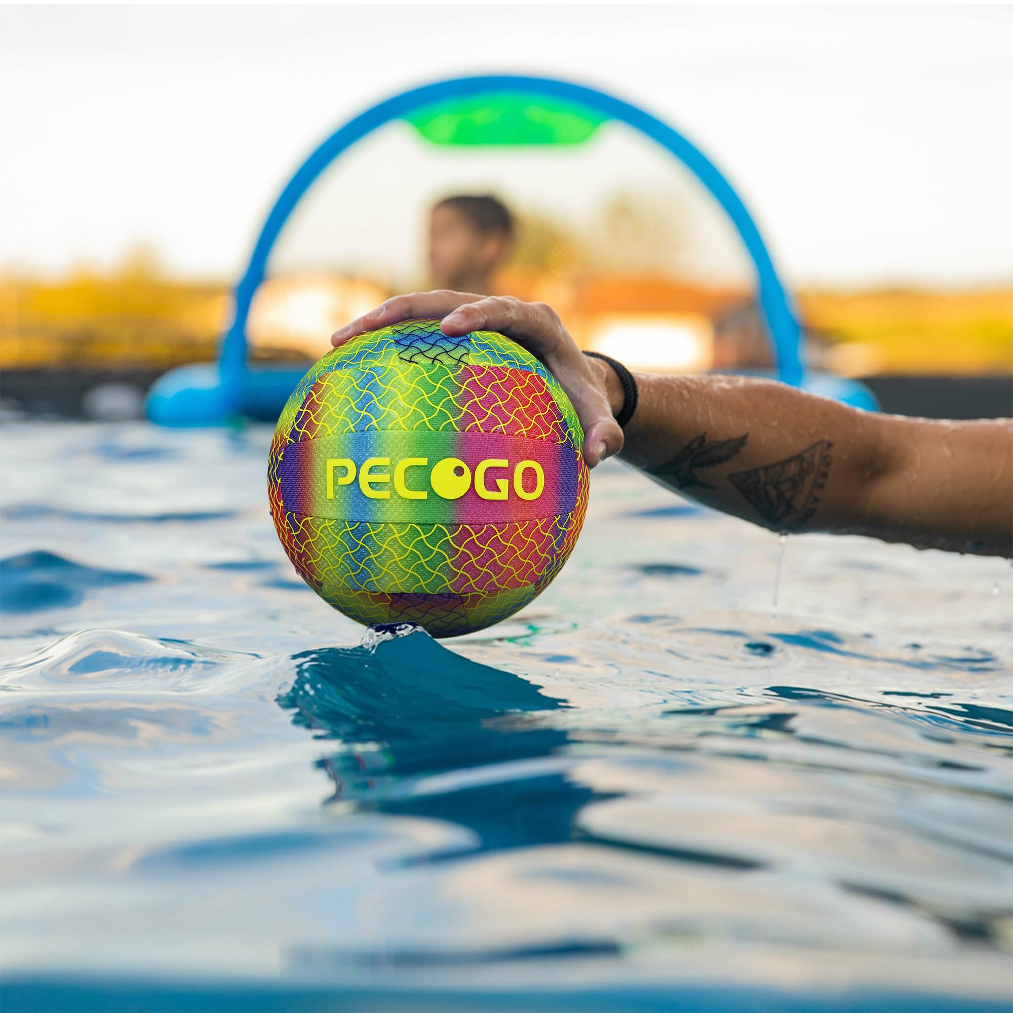 Balón de voleibol impermeable tamaño 5, perfecto para piscina, juegos de interior y exterior, duradero, ligero y fácil de usar para principiantes, adolescentes y adultos (paquete de 2 con bomba