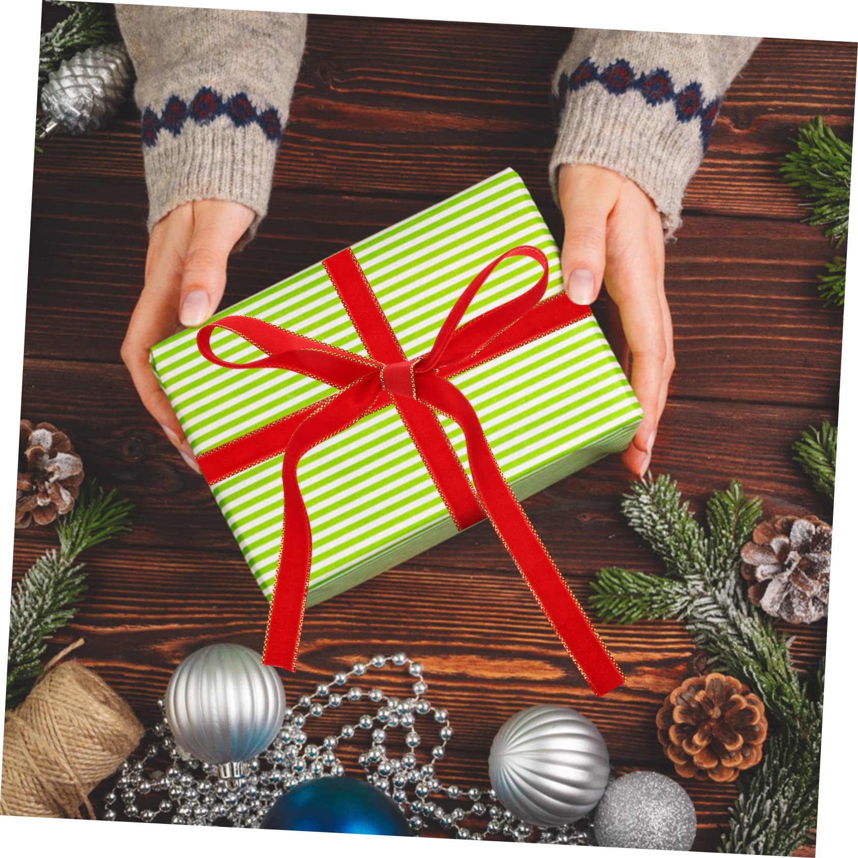 VILLCASE 4 Rollen Samtgürtel seidenband ribbon weihnachtsgeschenke für stoffbänder tannenbaum fertig geschmückt Geschenkband weihnachtsbanddekoration Weihnachtsbogenband rotes Velourband