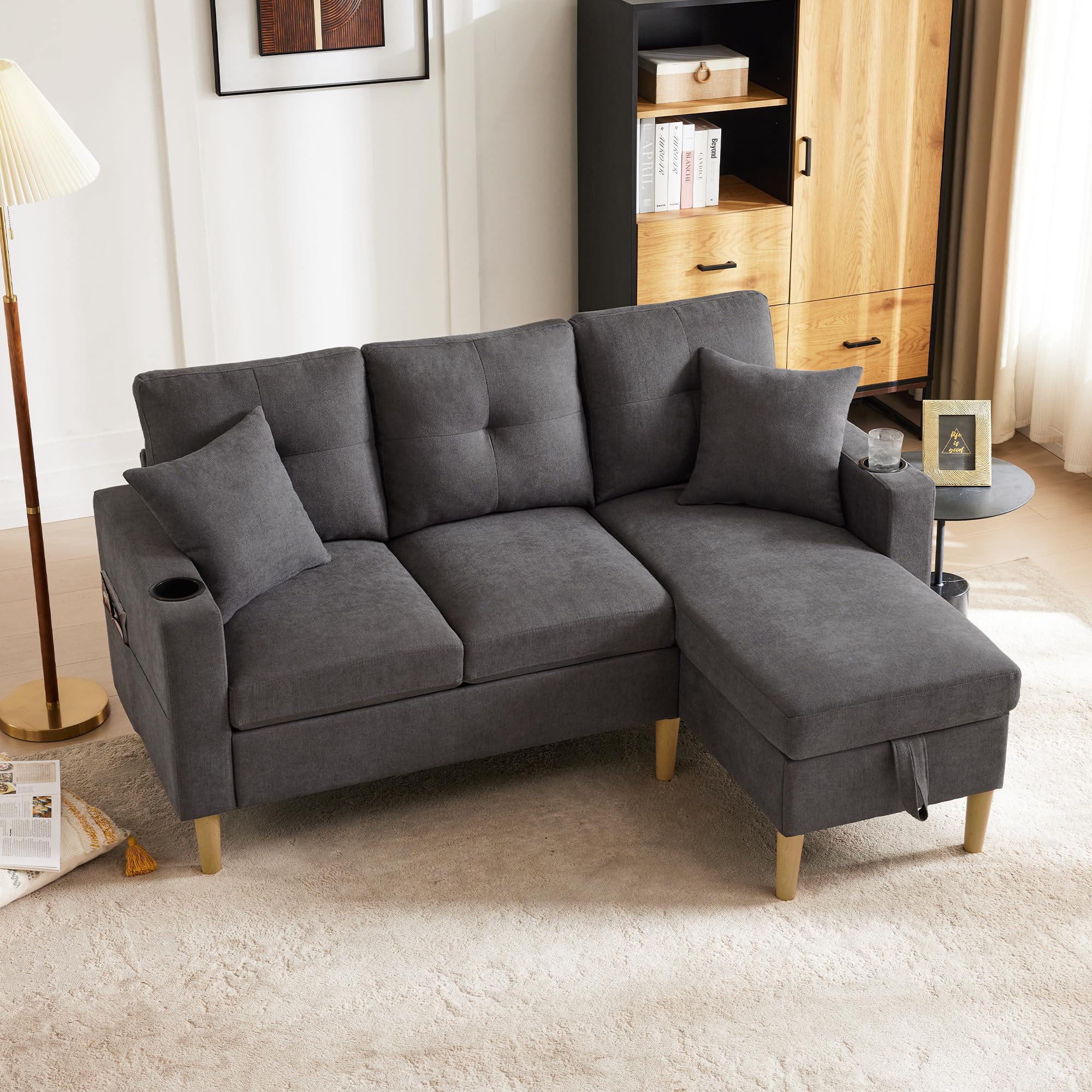 Divano Moderno a Forma di L, a 3 Posti, con Chaiselongue, Portabevande, Spazio per Riporre, Include 2 Cuscini, per Soggiorno, Ufficio, Appartamento (Grigio Scuro)