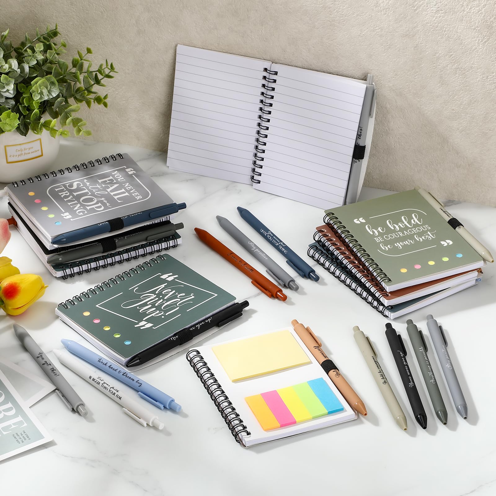 Tenceur Lot de 30 carnets à spirales inspirants en vrac avec stylos à bille de motivation, bloc-notes autocollant, cadeau de remerciement pour les employés, les enseignants, les collègues