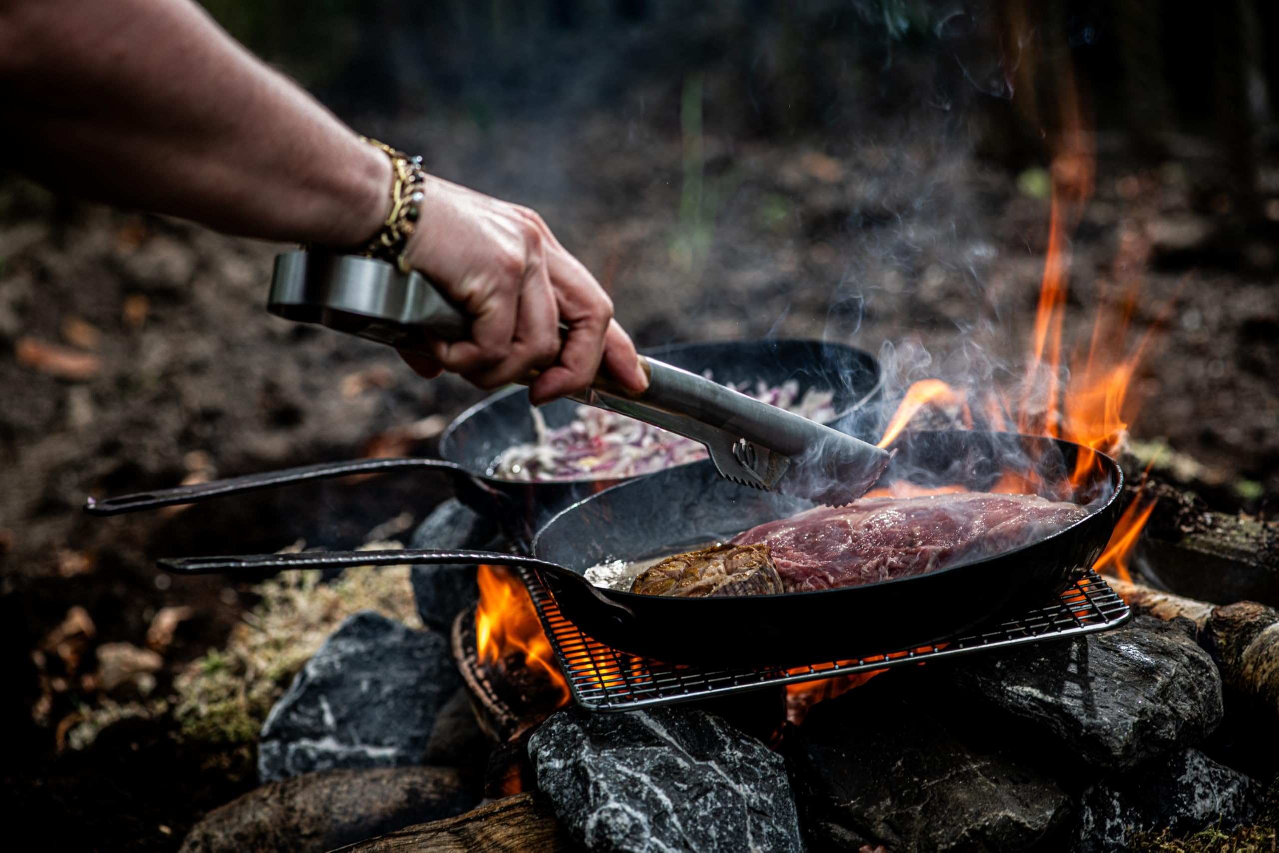 Forged Essentials - Padella in acciaio al carbonio, senza PFAS, adatta a tutti i piani cottura (manico singolo, 28 cm)