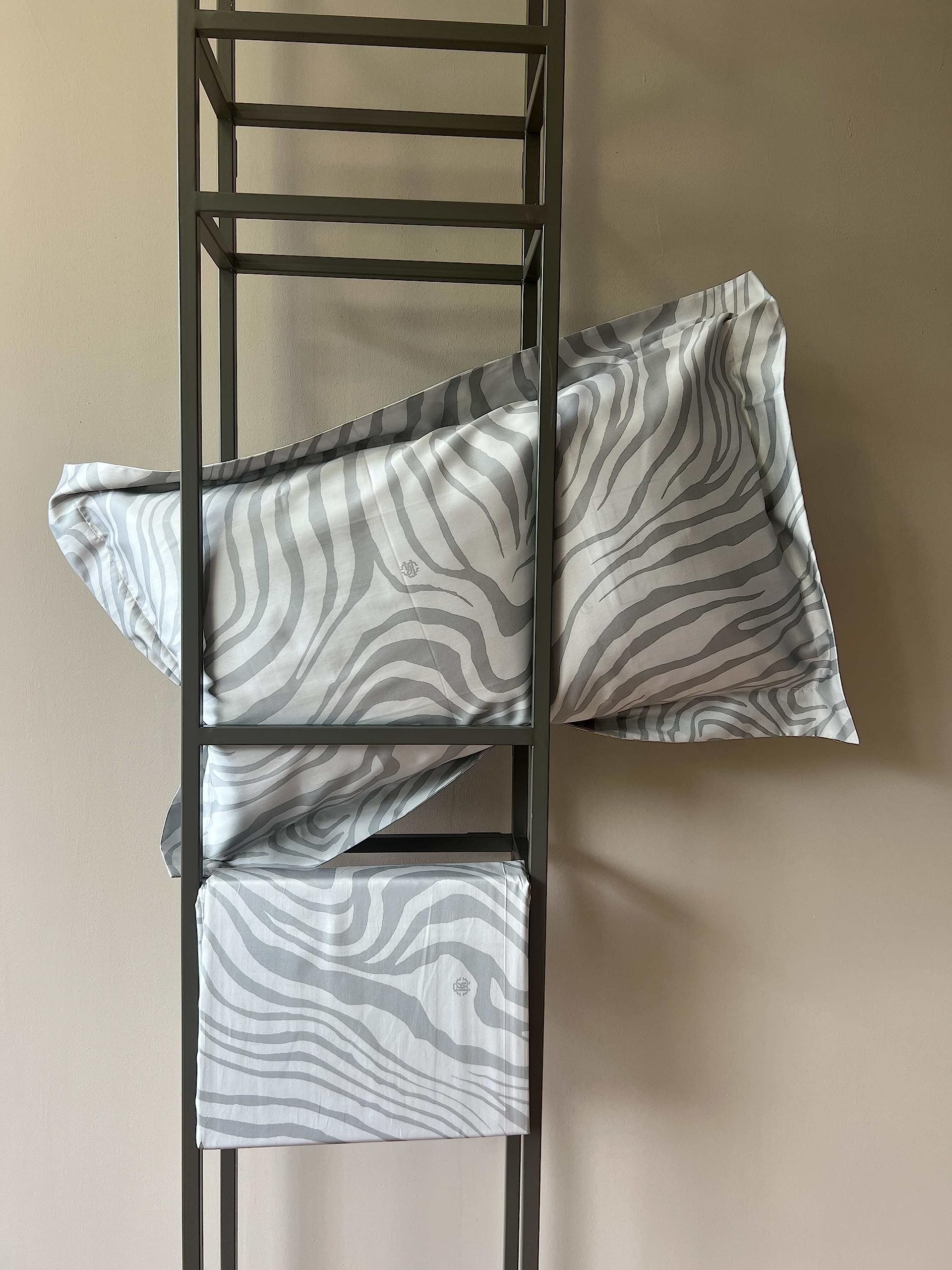 Parure de lit 100% Coton Roberto Cavalli pour recréer l'ambiance d'un hôtel de luxe chez soi
