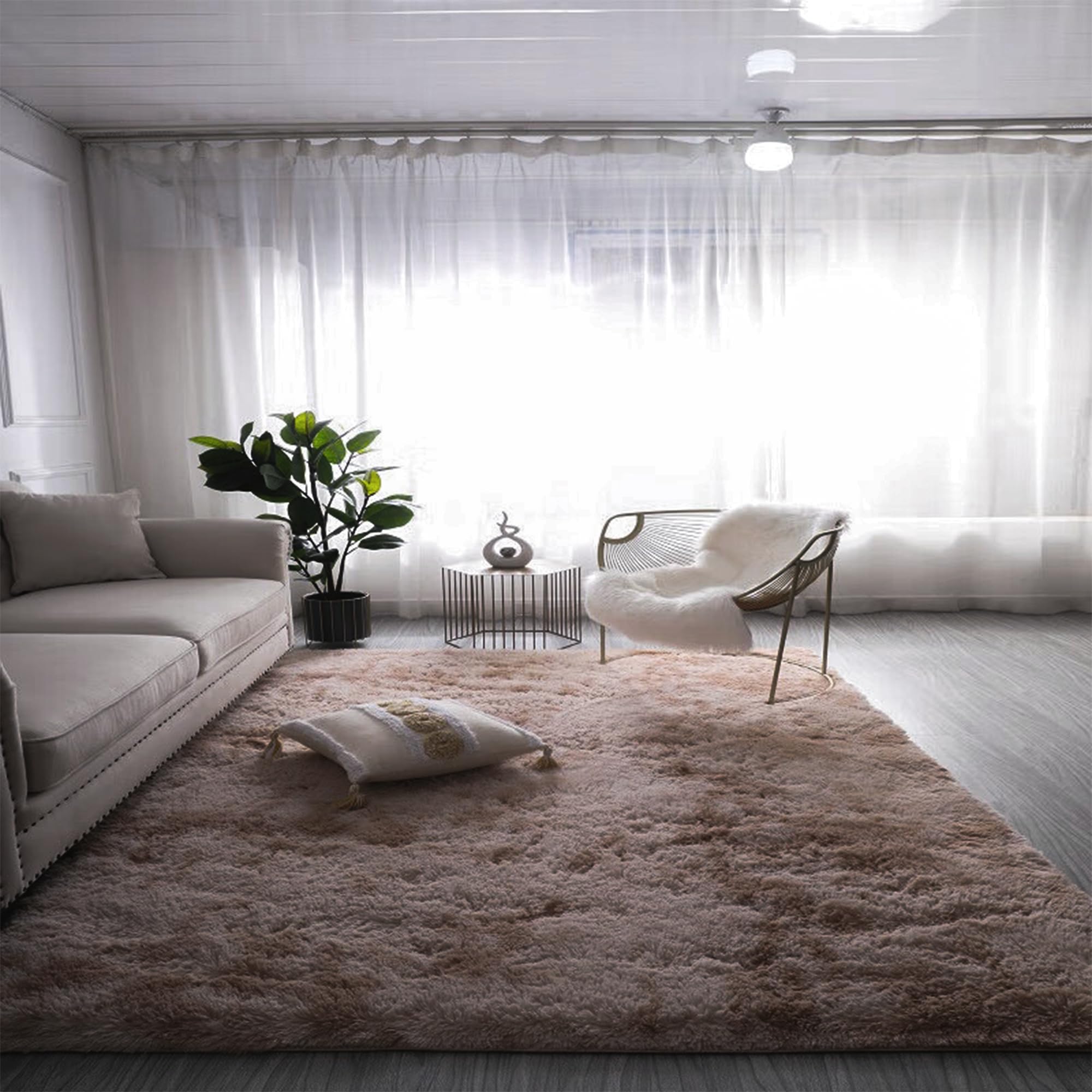 Tapis de salon à poils longs marron idéal pour une chambre d'enfant douillette