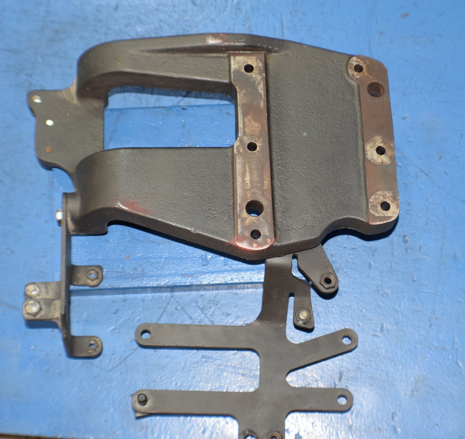 Amazon.com: PACCAR MX13 ACCESSORY ENGINE BRACKET PN 1821768 >> LOW 