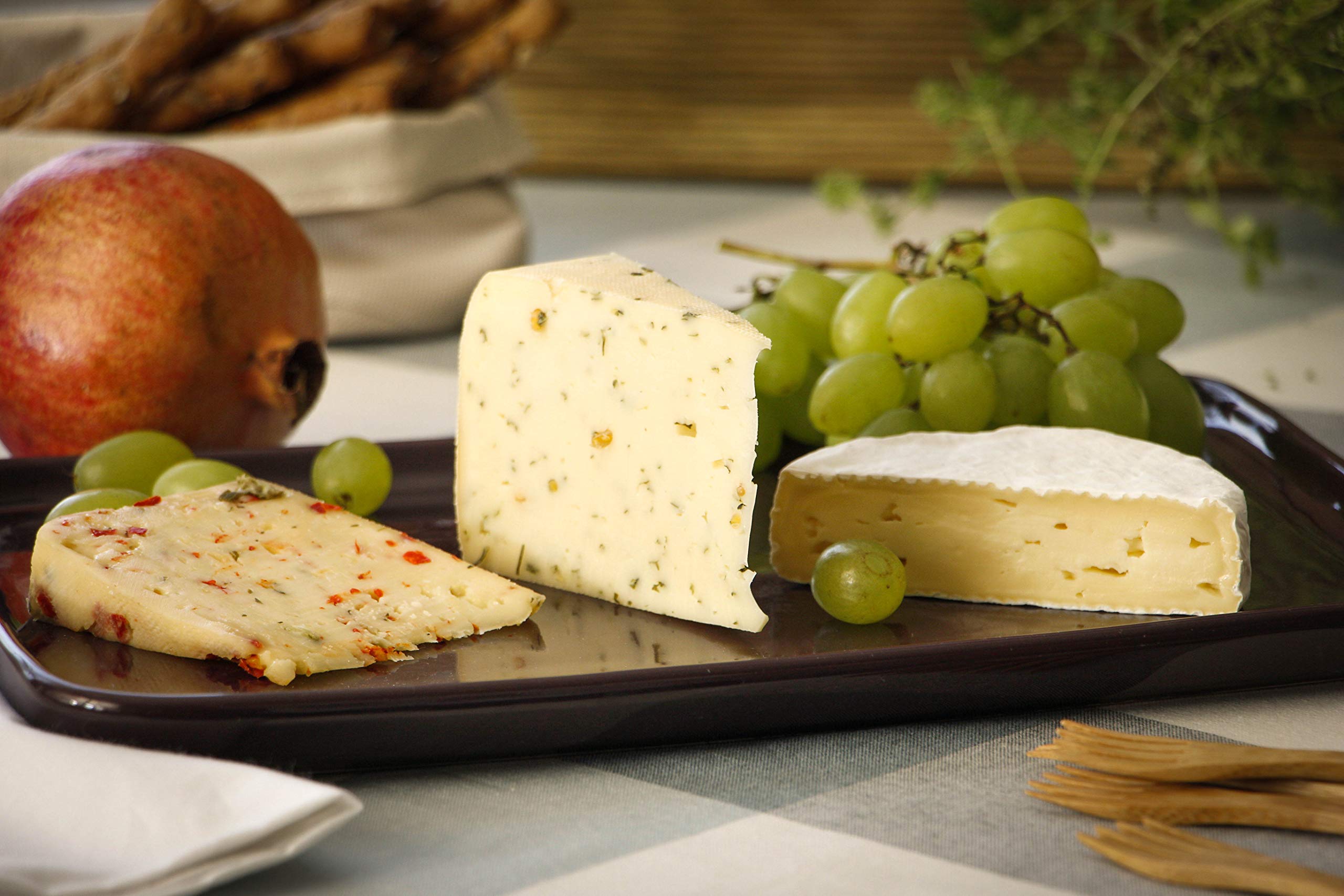 GUSTOS - Paprika-Thymian-Käse von Gustos, 2,2 KG ca, Thymian und Paprika machen aus diesem halbfesten Schnittkäse aus Kuhmilch einen unwiderstehlichen Hochgenuss