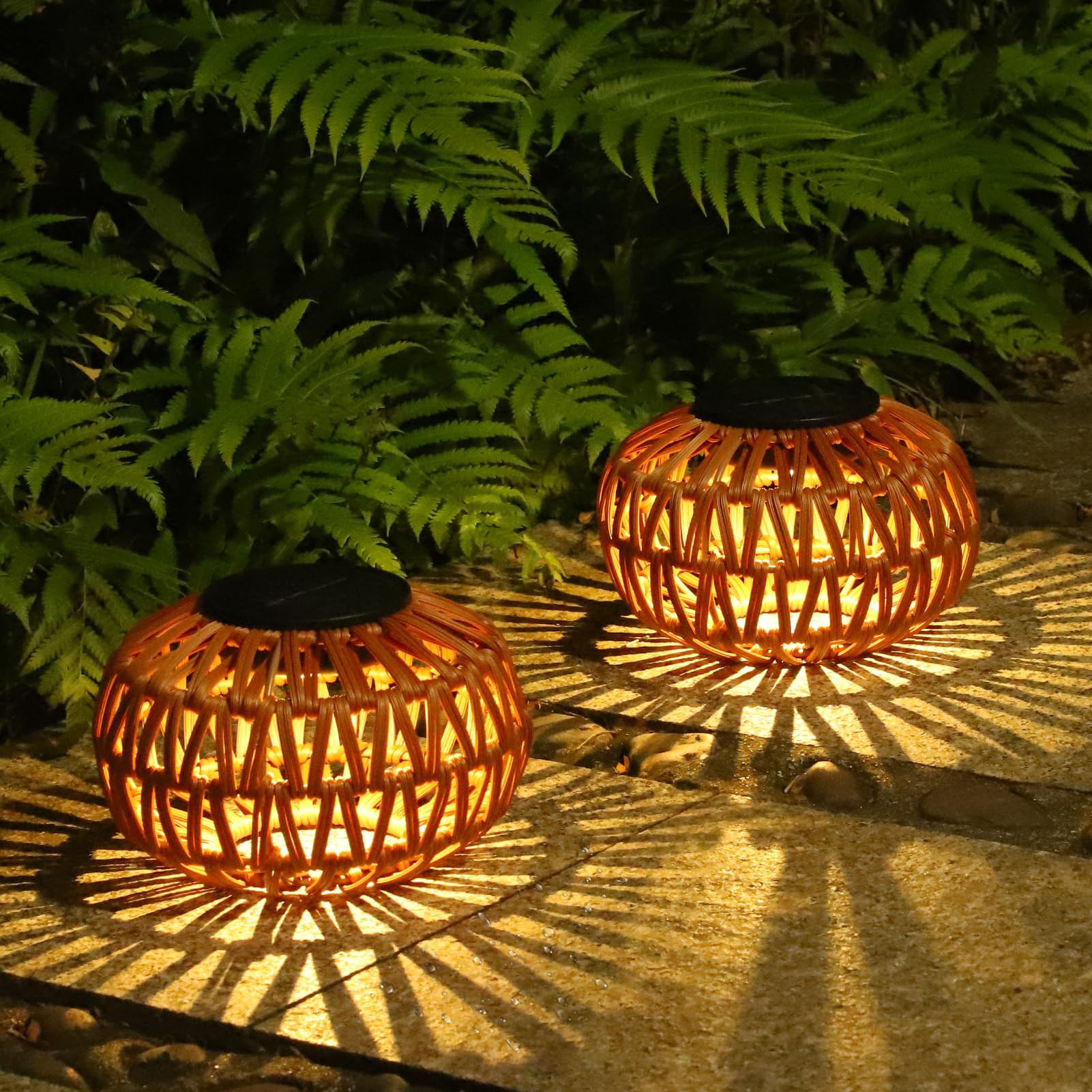 Rayofly Solar-Laternen für Draußen Wetterfest, 2 Stücke Rattan Solarlampen für Außen, Boho Tischlampe Outdoor, Gartendeko Geschenk für Frauen, Mama, Kleine LED Solarlaterne für Garten, Terrasse Balkon