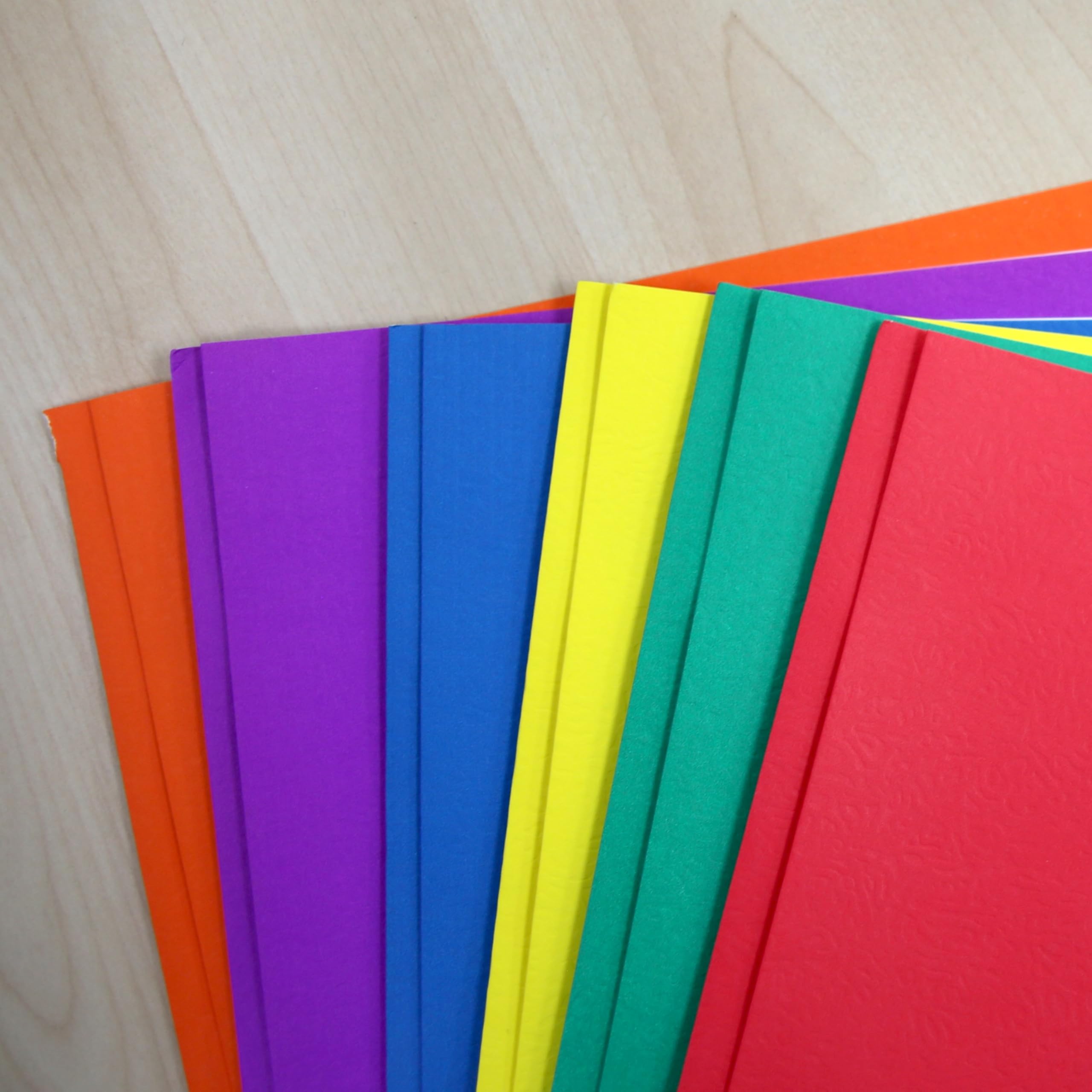 BAZIC - Carpeta de papel de 2 bolsillos, 3 pinzas de metal, carpetas tamaño carta para organizar documentos de oficina, colores surtidos, paquete de 100