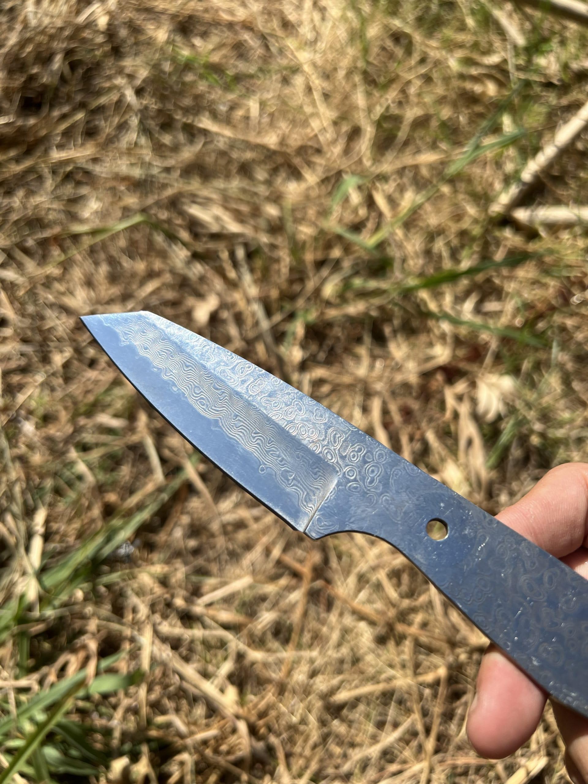 Coltello Lama Grezza Acciaio Damasco Creazione Coltellinaio Artigianato Fisso Caccia Collezione Custom EDC Attività Campeggio Artigianale San Mai Suminagashi Mano Regalo Uomo Full Tang Forgiato Estern