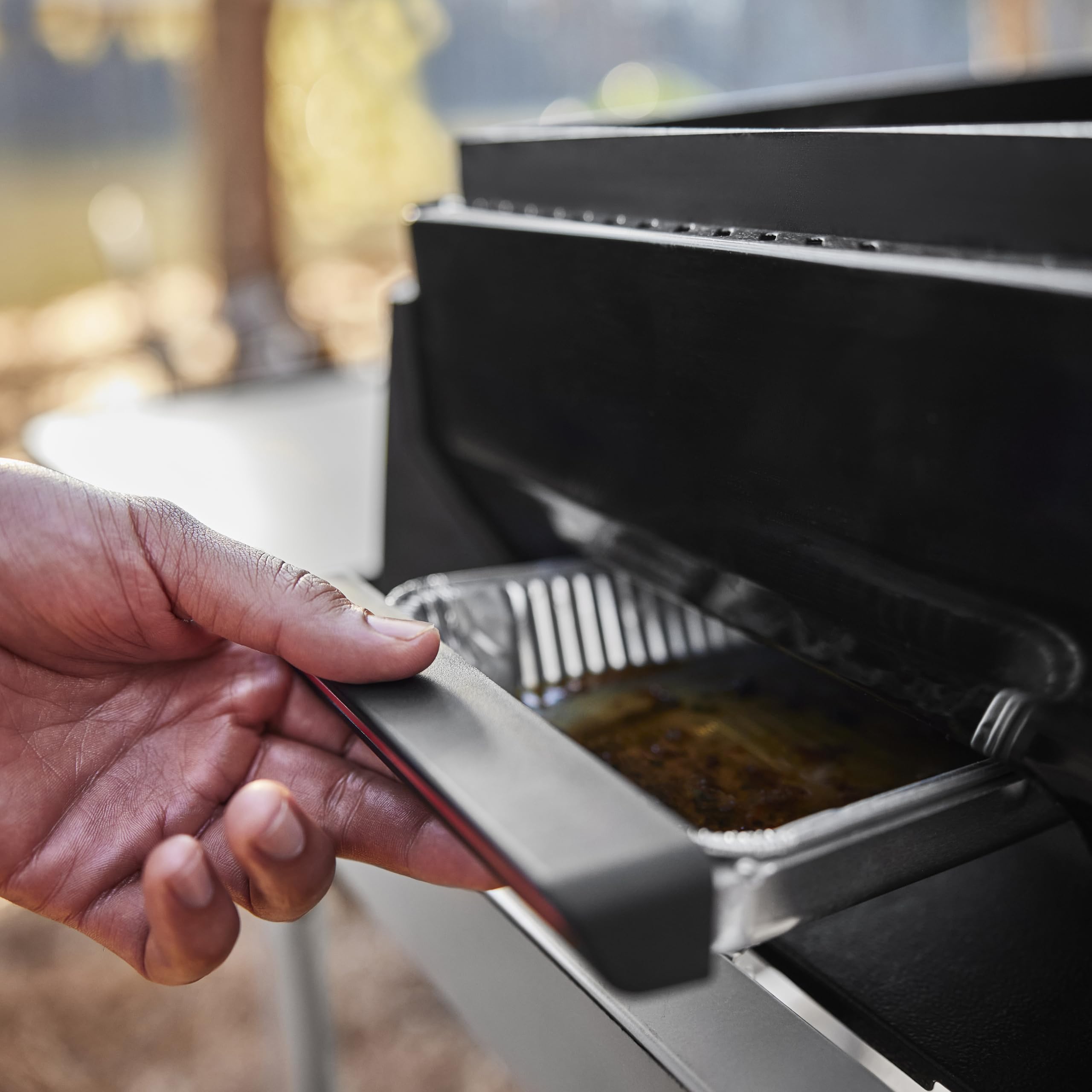 Weber Slate GP Tragbare Premium Gasgrillplatte | Gleichmäßige Hitze bis zum Rand, Bis zu 260 °C, Antihaft-Grillfläche (43 x 41 cm), Höhenverstellbare Füße, Schwarz