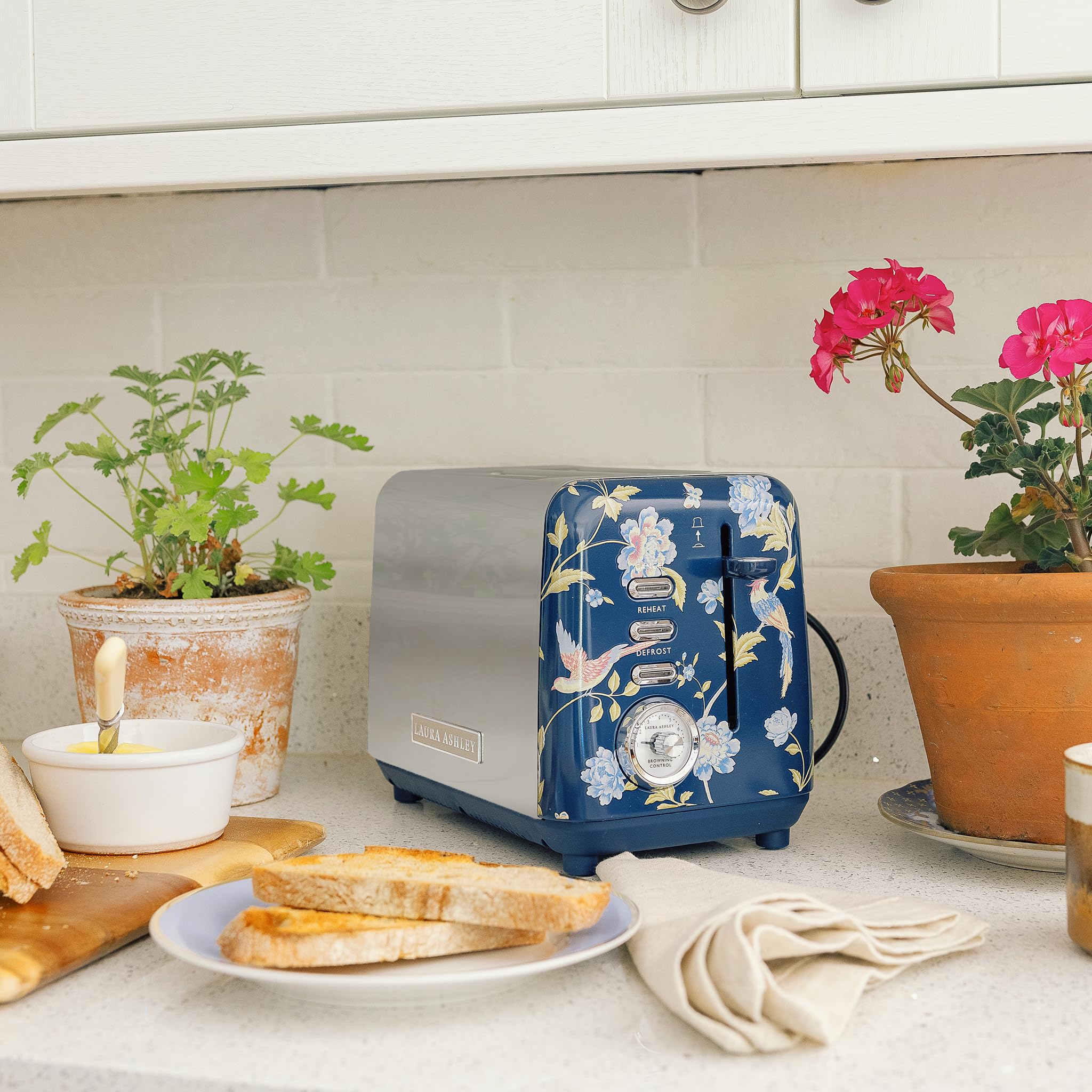 Laura Ashley Ensembles Bouilloire et Grille-Pain par VQ – Bouilloire Electrique 1,7 L à Ébullition Rapide et Grille-Pain 2 Tranches avec Fonctions Décongélation et Réchauffage – Elveden Bleu