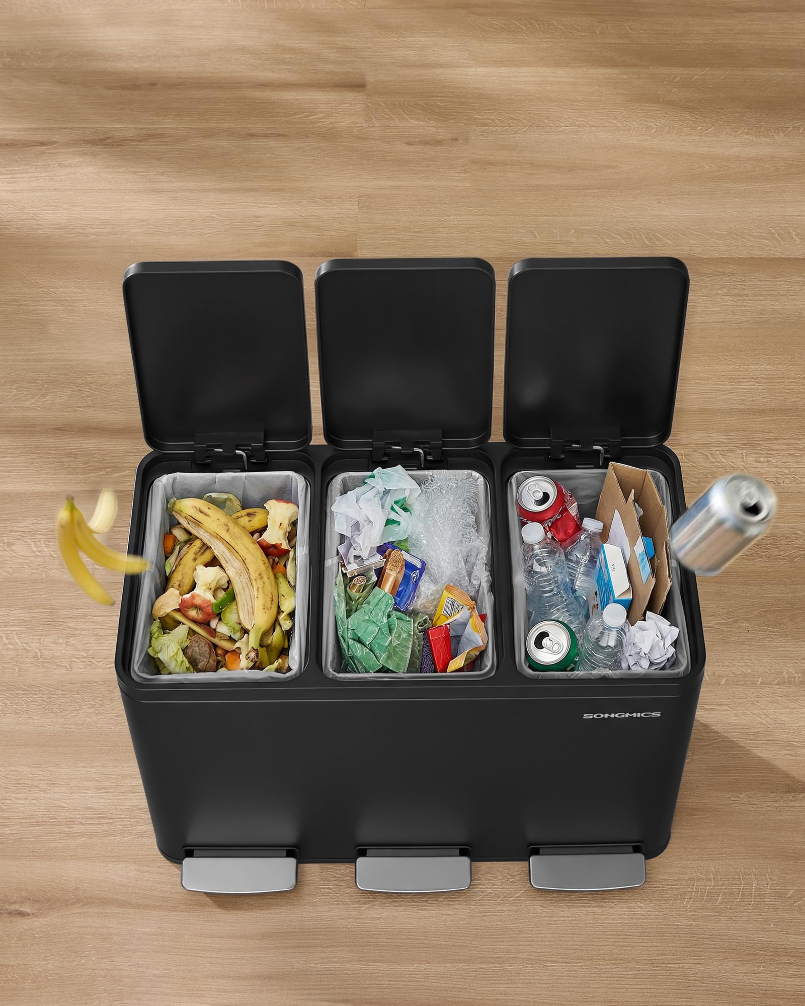 SONGMICS Kosz na śmieci, 3 x 15 l, 3-komorowy system segregacji odpadów, pojemnik z 15 workami na śmieci, kosz z pedałem, wyjmowane wewnętrzne wiadro, pokrywa z cichym zamykaniem, czarny LTB145BZ02