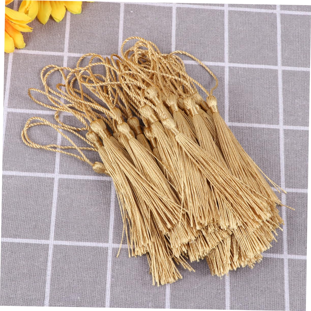 STOBOK 300pezzi Nappa Poliestere Per Fai Da Te Decorazioni Per Gioielli e Accessori Nappe Dorate Per Creazioni Artigianali e Segnalibri Per Braccialetti e Collane Accessori