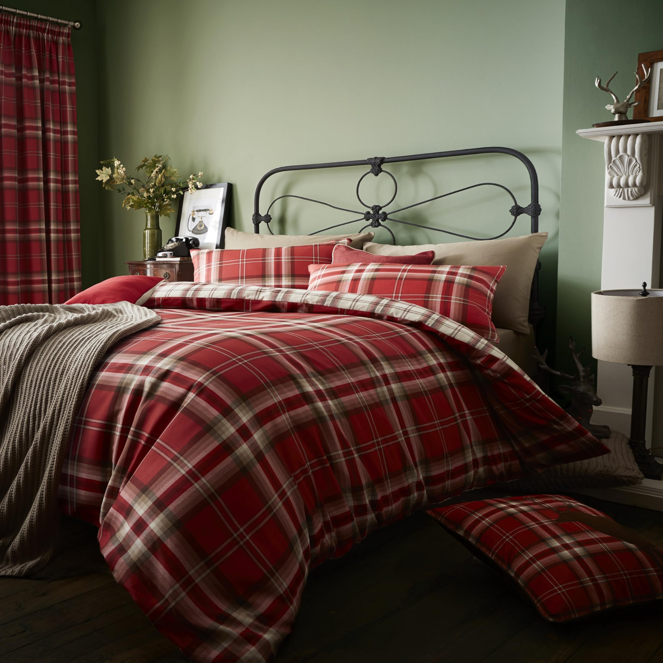 Catherine Lansfield Kelso Red Duvet Cover Set 260x240+50x70x2