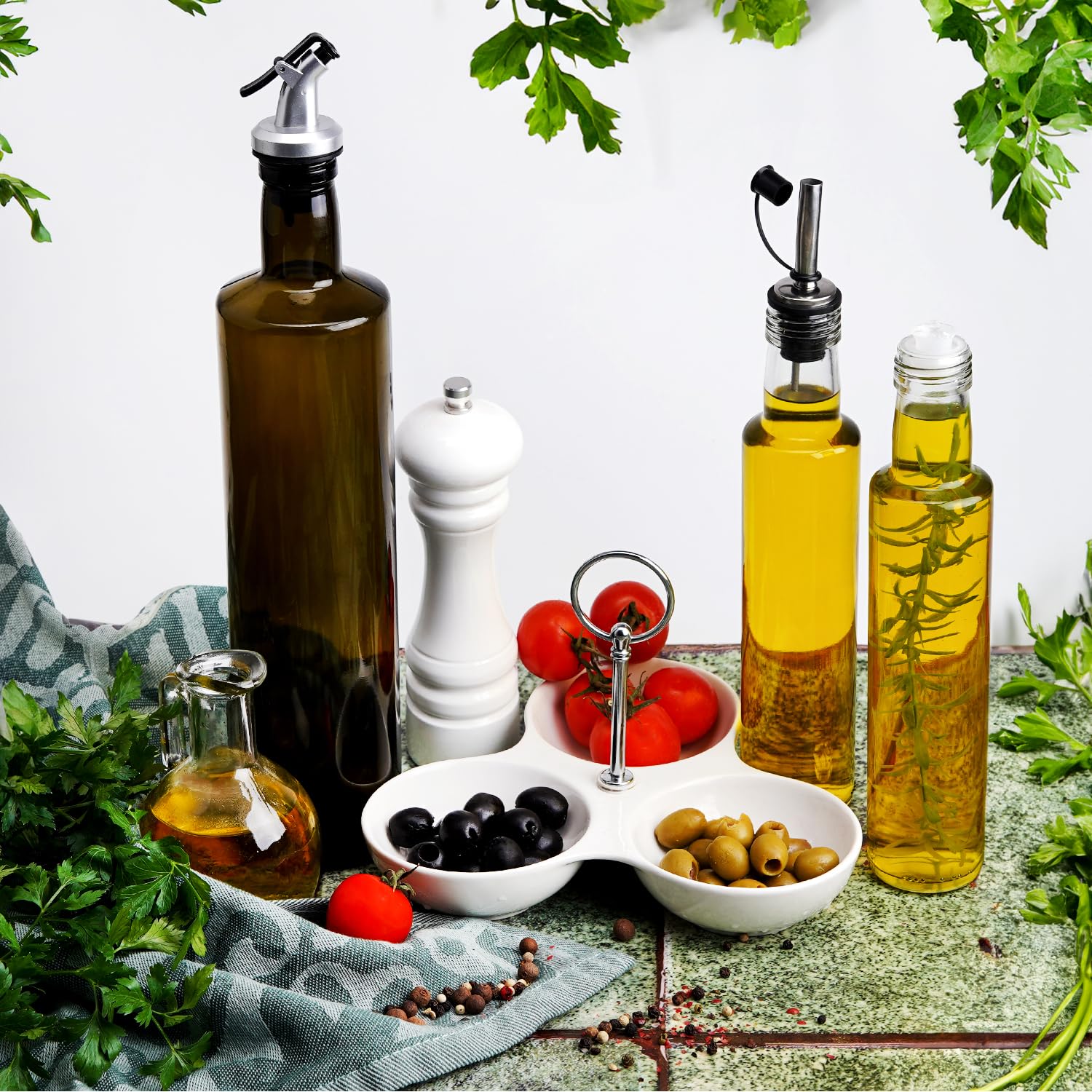 Botella de cristal de 750 ml, color verde oliva, botella de aceite, vinagre y botella multiusos, botella de cristal vacía para cocina, gastronomía (40 boquillas antigoteo)