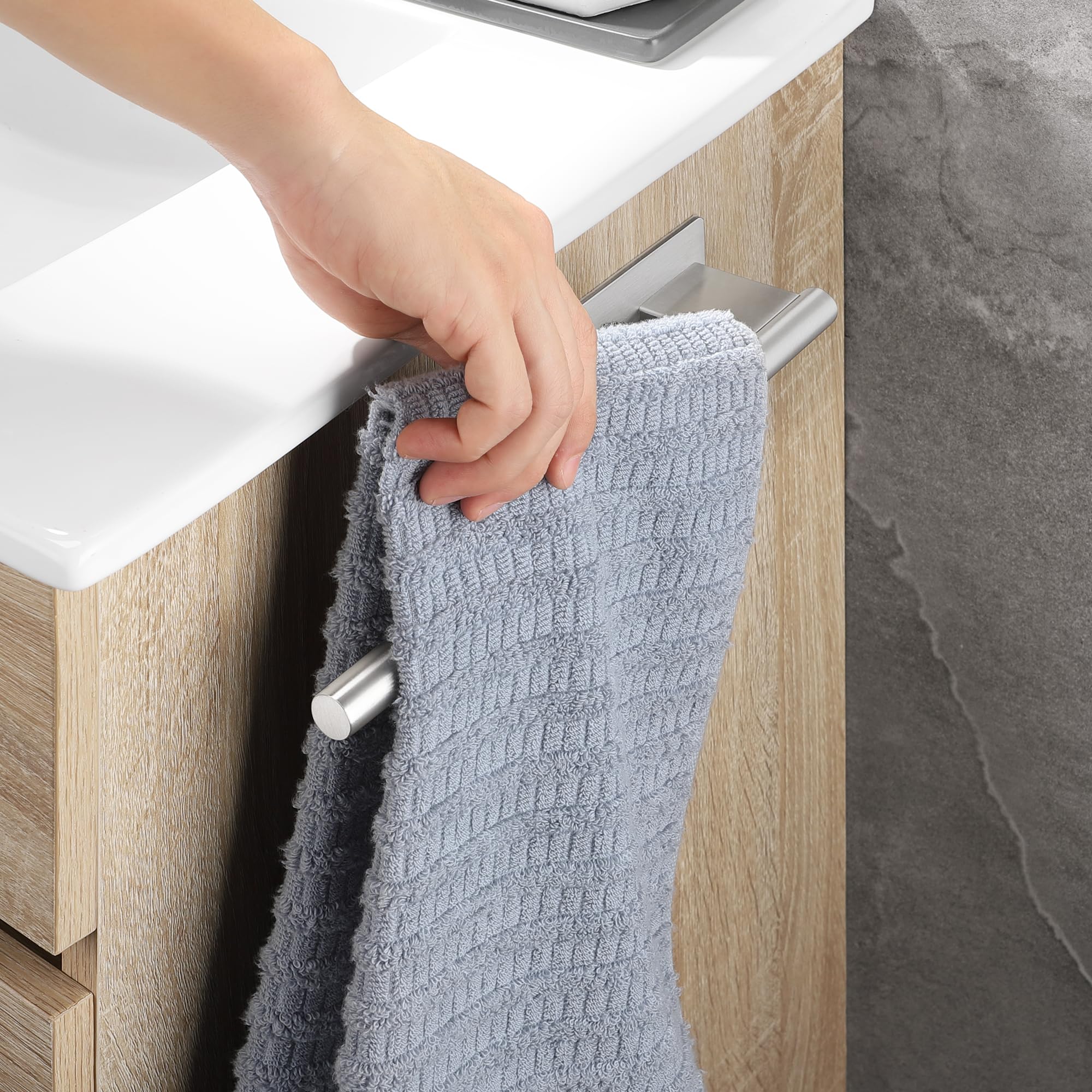 Porta Asciugamani Bagno Adesivo, Portasciugamani Adesivo Bagno, Porta Salviette da parete per Cucina in Acciaio Inox, Argento, 22CM