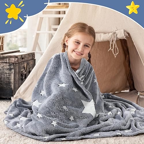 Miniatura 3 de Chumia 2 piezas que brillan en la oscuridad, manta de franela de forro polar, suave, cálida y acogedora para niños y niñas, 47 x 59 pulgadas (luna,