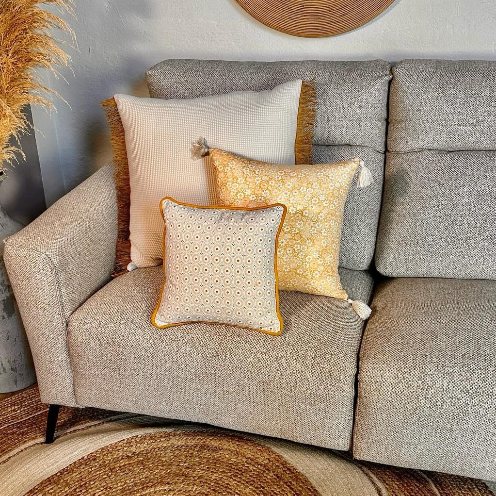 TAPIDECOR | Pack 2 Fundas + 2 Rellenos Cojín | Modelo Liberty Camel | Decoración Hogar | Cojin para Cama, Sofa, Salon | Diseño Moderno y Elegante | Tejido Floral Camel | 4 Borlas Blancas | 45x45cm