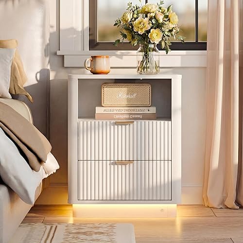 Miniatura 14 de Mesita de noche acanalada, mesa auxiliar curvada con estación de carga y iluminación, mesa de madera con 2 cajones, gabinete de almacenamiento