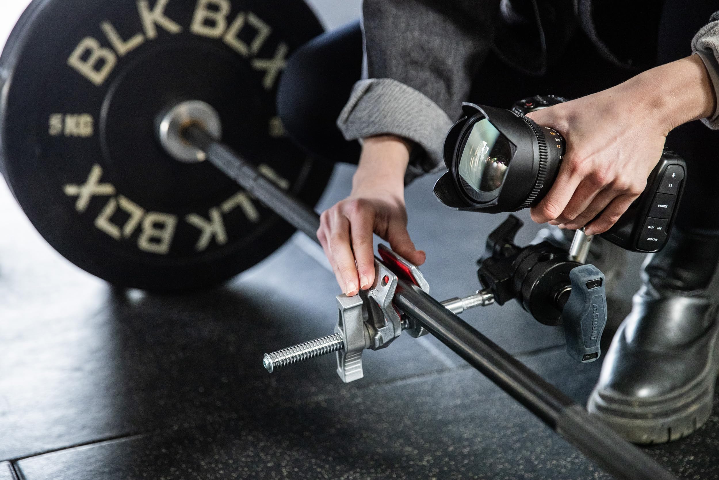 Manfrotto Śrubowy zacisk środkowy 3" ze szczękami – bardzo wytrzymały zacisk śrubowy ze szczękami – pojemność otwarcia 3"/7,5 cm – 80 kg maksymalne obciążenie użytkowe – 16 mm / 5/8" Baby Pin — C76CJ
