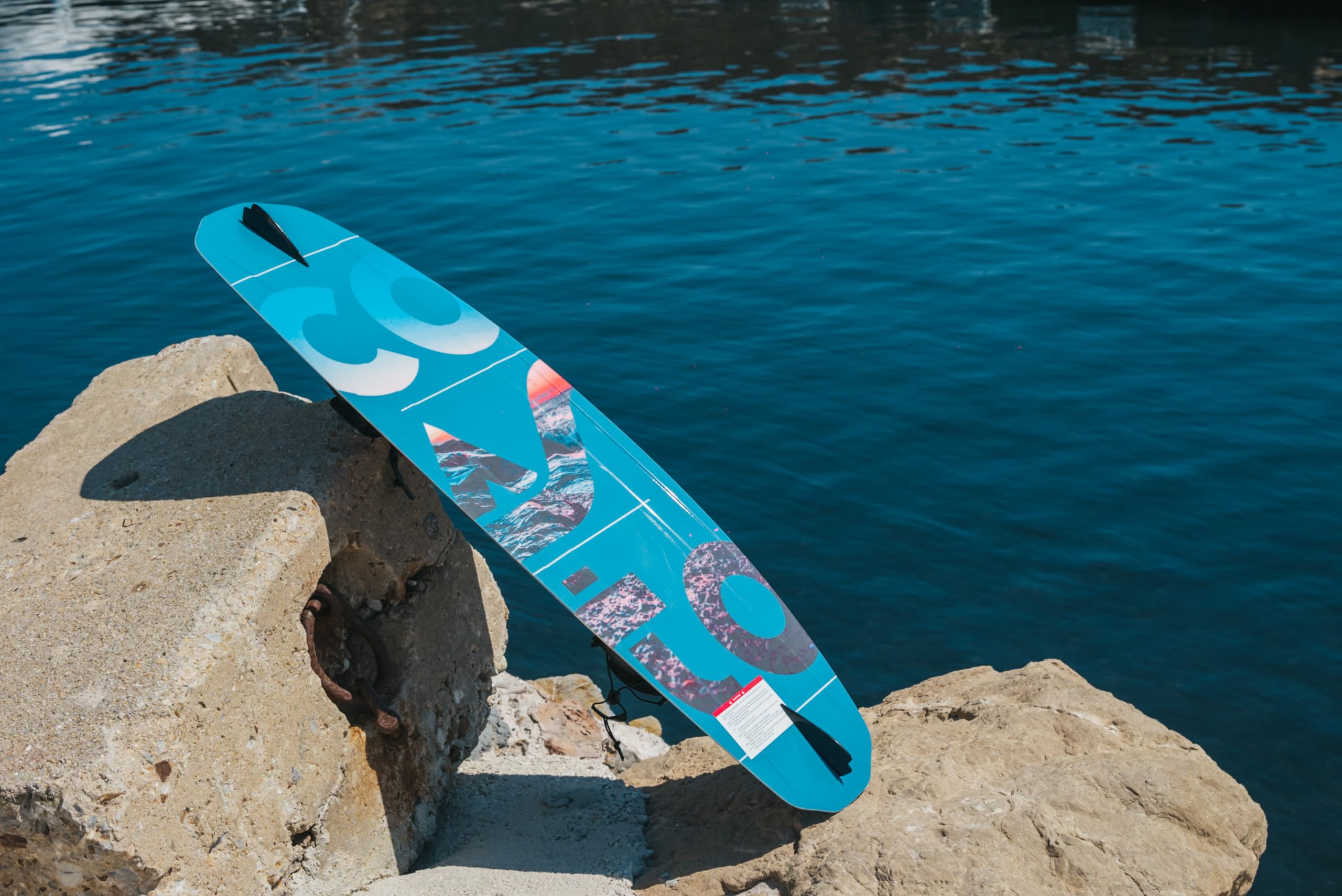 Coasto Wakeboard Kyanit 140 PB-CWKBKYANIT Planche Légère Confortable Pratique pour Tous Les Riders Tout Niveau Chausses Comprises Charge Max 90 kg 140 cm