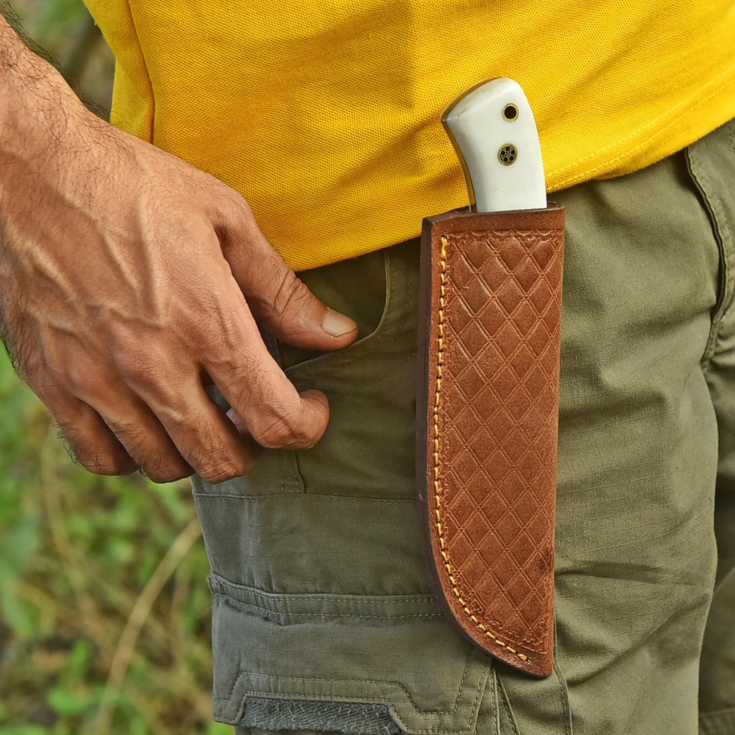 Handmade Hunting Damascus Steel Knife with Leather Sheath – Fixed Blade Kniives with Resin Handle – Full Tang Carbon Steel Outdoor Survival & Camping Knifes - Image 3