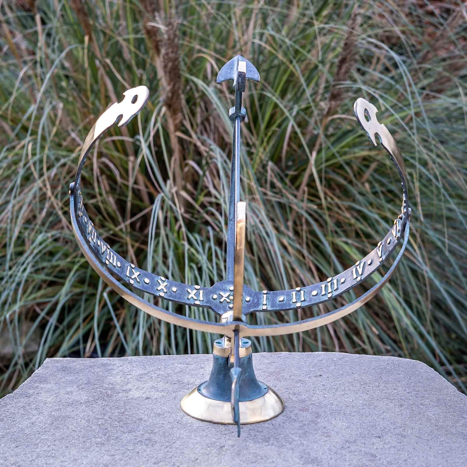 IDYL Outdoor Zeitmesser aus Bronze Sonnenuhr - hochwertig und auffällig | Nr. 0028 | Maße: 45 x 55 x 40 cm