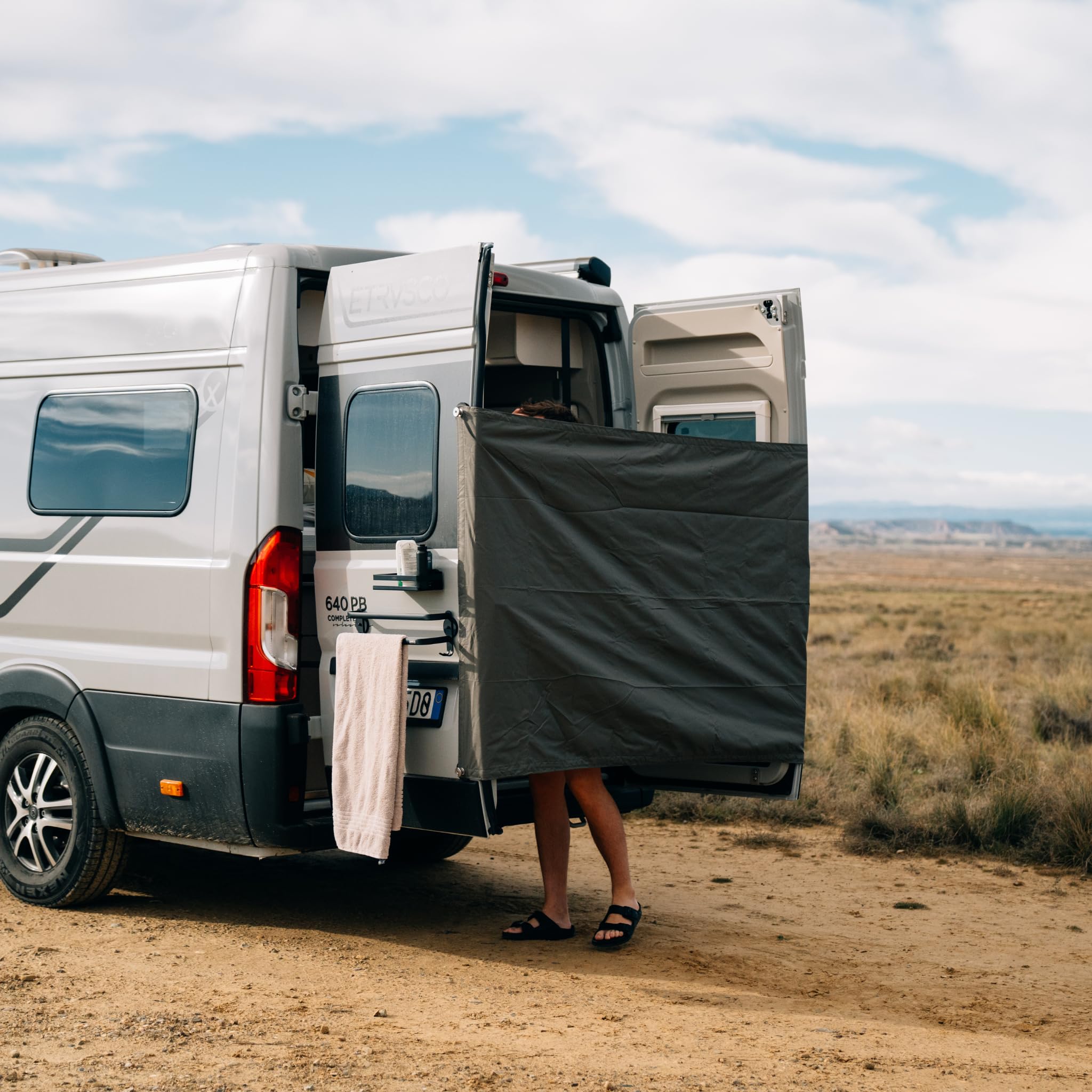 Campnetic Sichtschutz & Duschvorhang mit Magnethalterung - Einfaches Anbringen ohne Bohren - Offroad Zubehör - Camper Zubehör - komplettes Set inkl. praktischem Aufbewahrungsbeutel