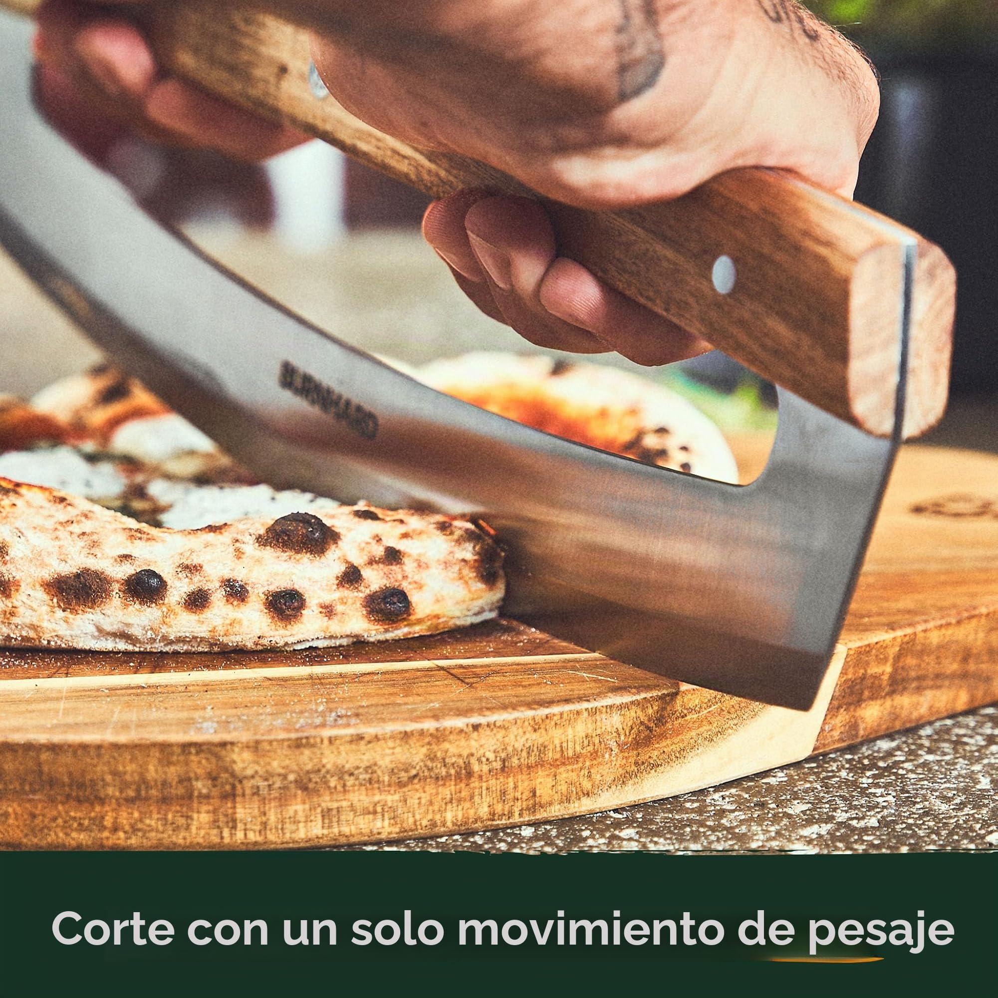 BURNHARD Cortador de Pizza Acero de Cuchilla Afilado, Manejo Cómodo, Hoja de 35,5 cm, Mango de Madera de Acacia, Protector de Cuchilla – Cortador Profesional de Pizza