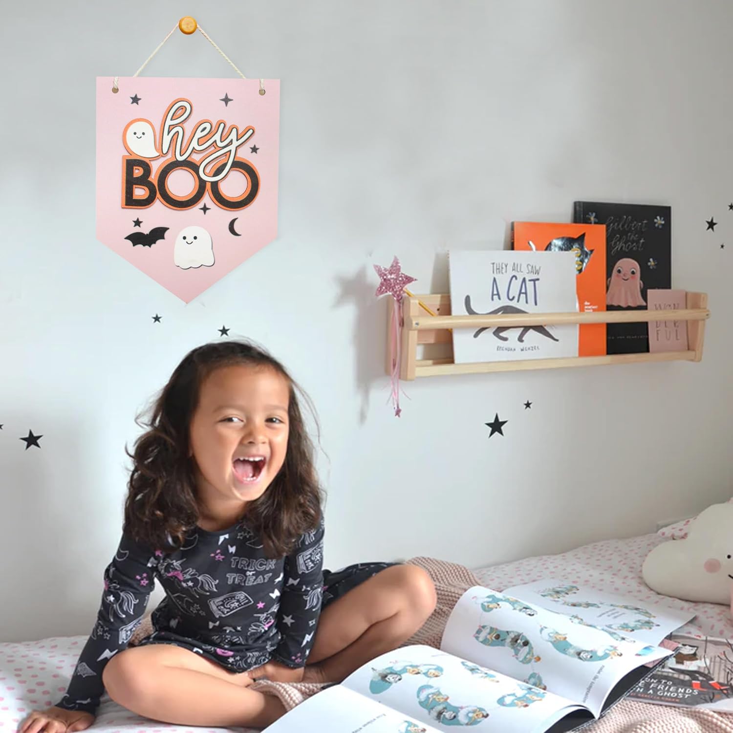 Halloween Hey Boo Sign For Front Door Decor, Spooky Pink Ghost Wood Door Hanger For Outdoor Outside Porch, Halloween Wall Hanging, Cute Halloween Sign