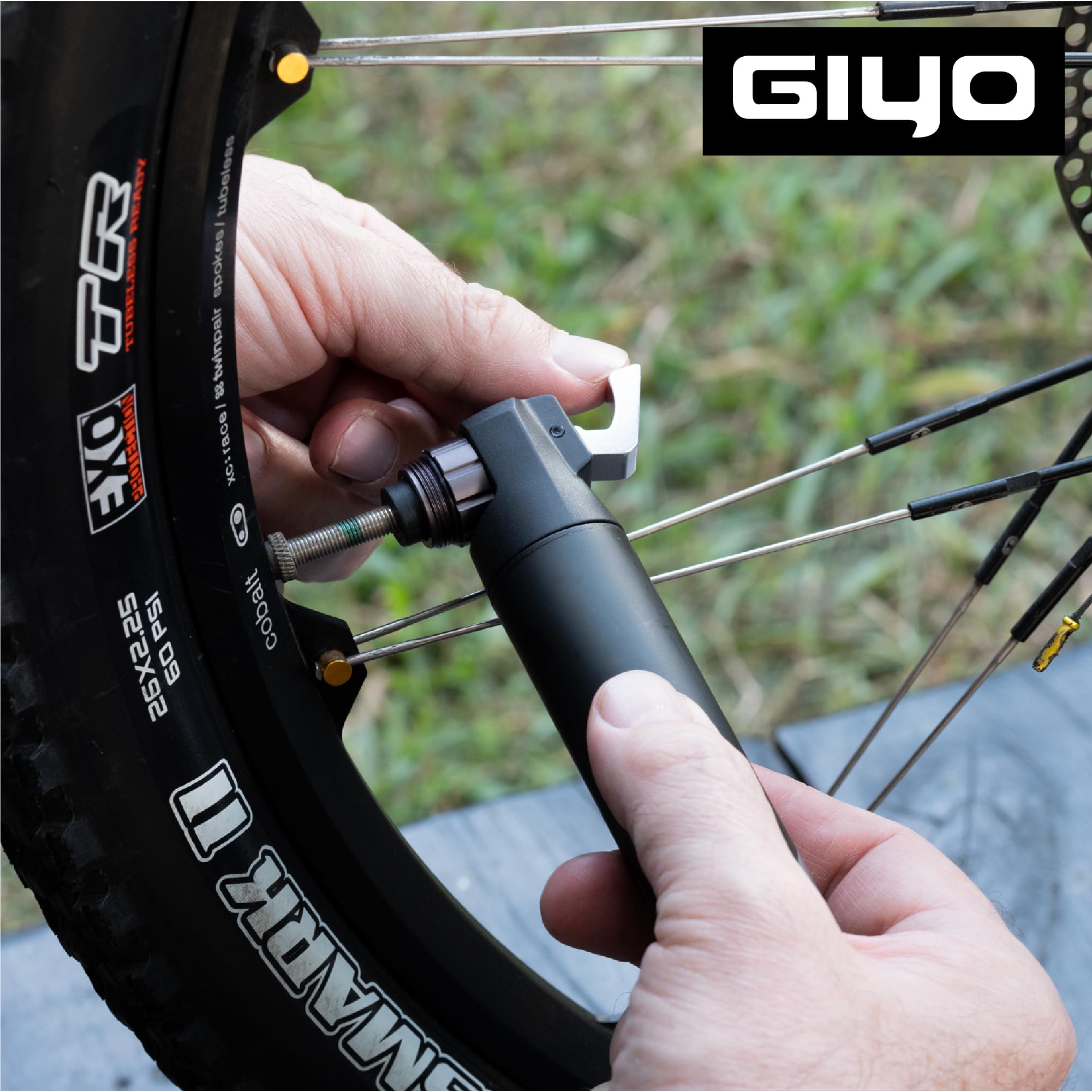 GIYO GM-45CT Mini pompka rowerowa, 2-stopniowa o dużej objętości (80cc) / wysokociśnieniowa aluminiowa pompka (7 bar) do rowerów górskich, sprytny podwójny wentyl (Presta/Schrader/Dunlop), wielkości