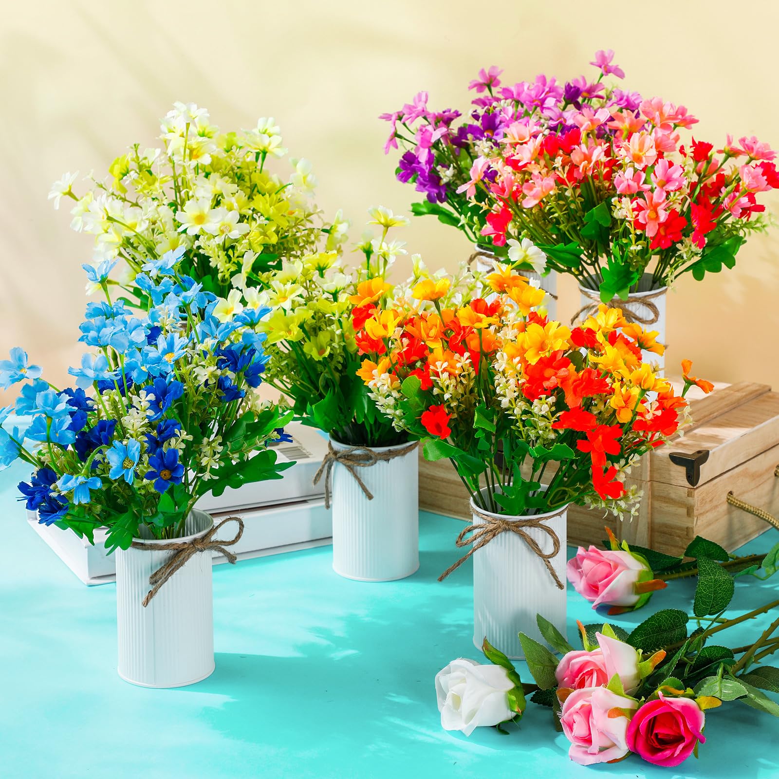 6 juegos de centros de mesa de margaritas de verano, flores silvestres artificiales coloridas con maceta de metal galvanizado, flores artificiales vintage de margaritas en maceta, decoración para 5