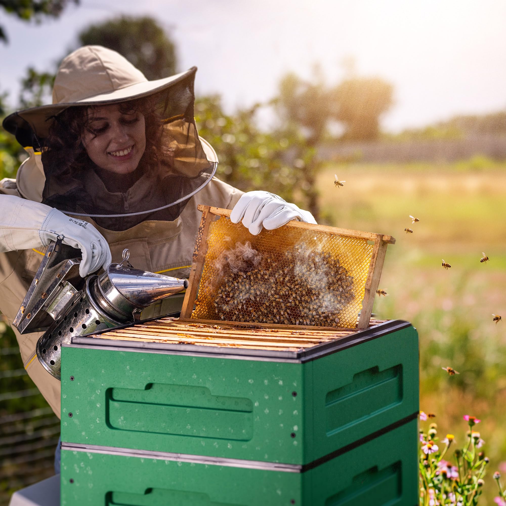 KADAX Dadant Beute 53 x 47 x 83 cm, Styroporbeute mit Hygieneboden, Magazinbeute aus Styropor, Bienenbeute, Komplettbeute für Dadant-Rähmchen (Grün)
