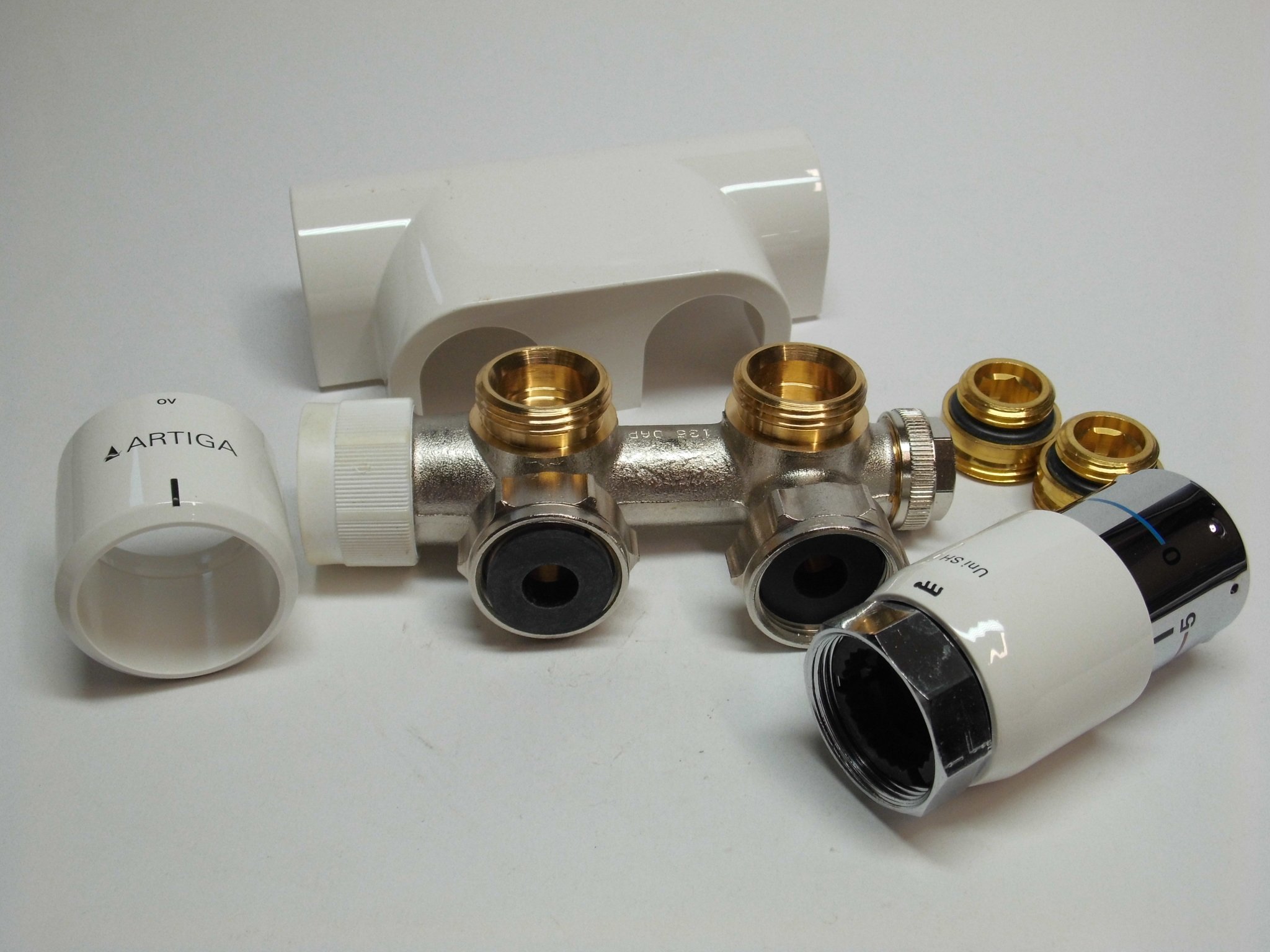 Oventrop - Set di accessori per termosifone da bagno con testa termostatica a tinta unita SH Multiblock, forma angolare, copertura bianca