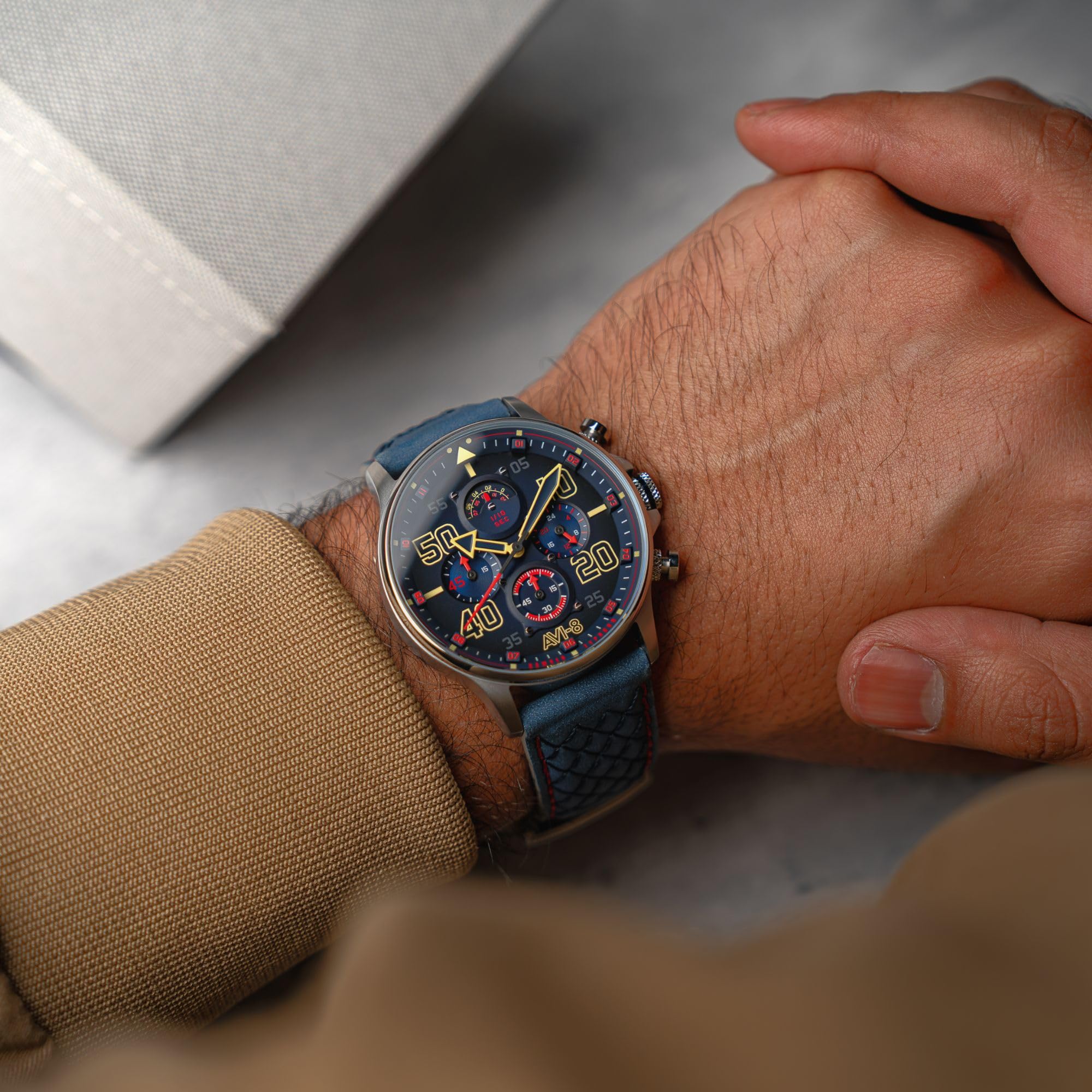 AVI-8 Orologio cronografo Hawker Typhoon Coningham da uomo 42 mm D-Day 80 edizione limitata con cinturino in pelle AV-4093