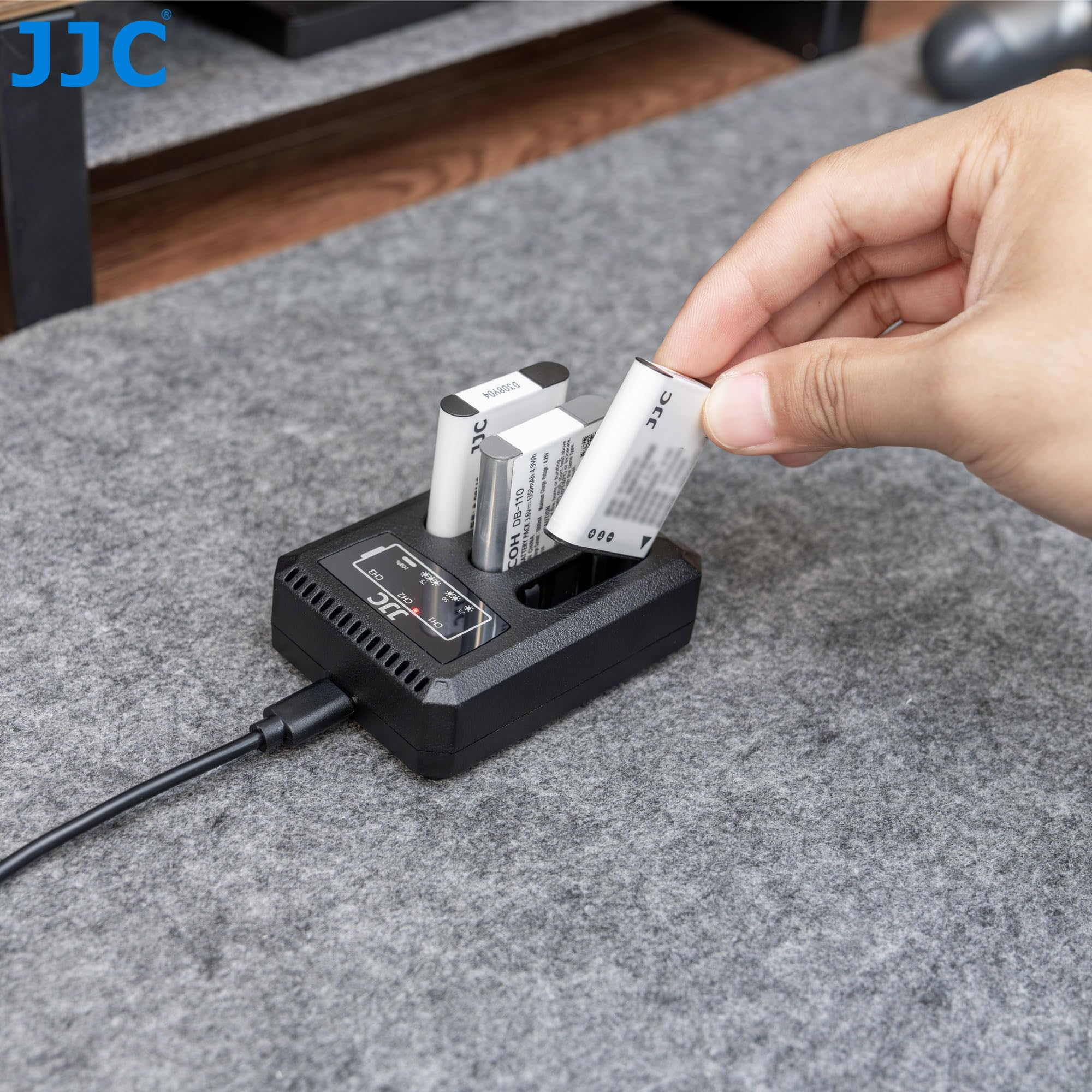 JJC Caricabatteria triplo USB-C compatibile con Ricoh GR IV, GR4, GRIV Camera, Caricabatteria + 1 cavo di ricarica Type-C per Rico DB-120