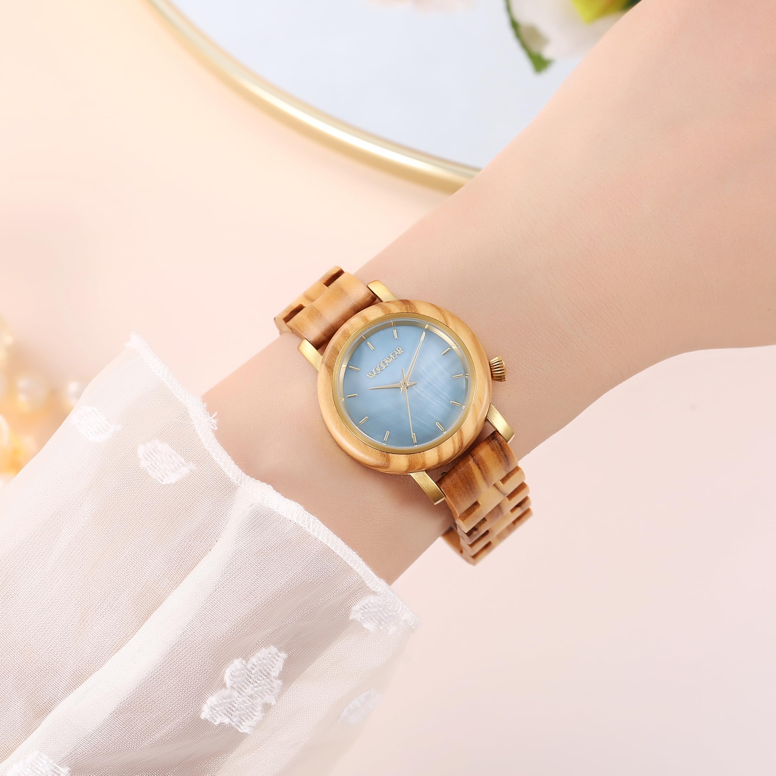 woodwear Damenarmbanduhr aus Olivenholz mit blauem Perlmutt-Zifferblatt Armbanduhr Holzuhr Sky Blue Edition japanischem Marken Quarzwerk (Sky Blue)