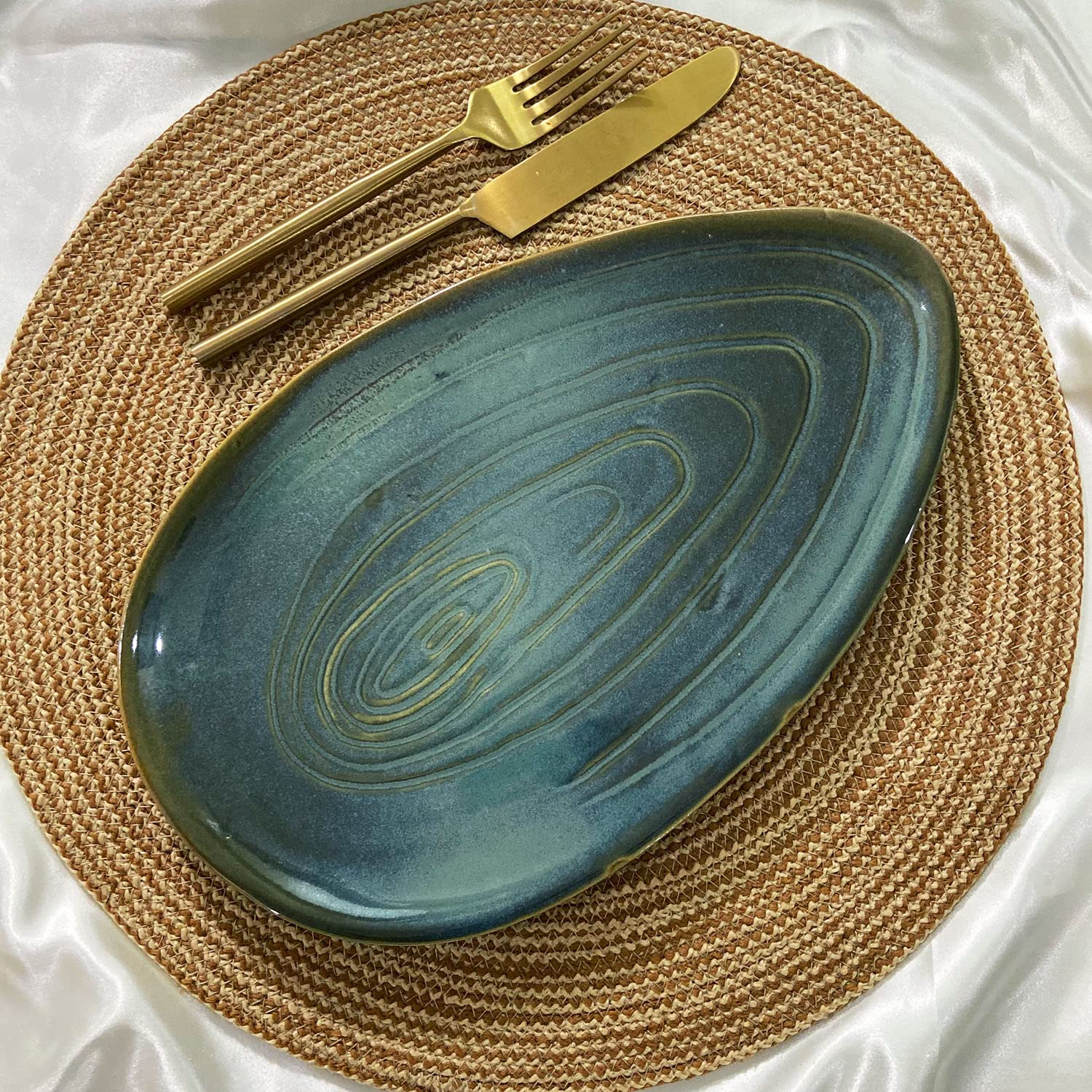 CERAMIC DININGCERAMIC DINING Studio Collection Emerald Green Almond Shaped Glazed Ceramic 13 Inches Serving Platter || Designer Platter || Tabletop Platter (Emerald Green)