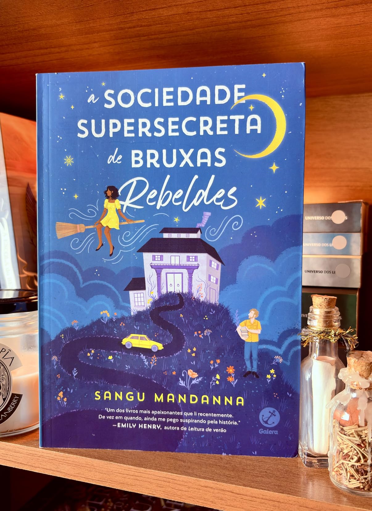 Segunda imagem do anúncio da Amazon de A sociedade supersecreta de bruxas rebeldes