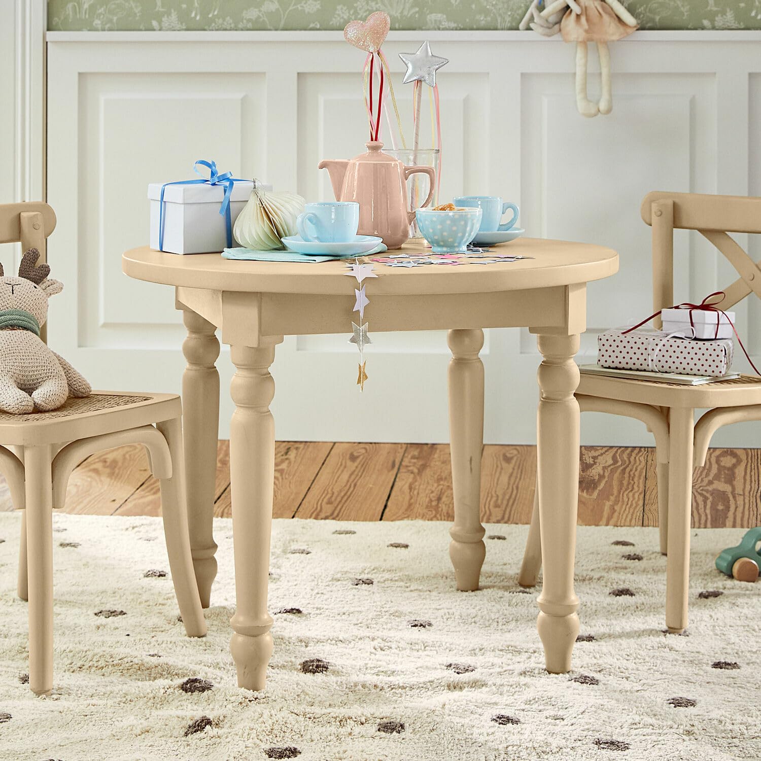 Loberon Kindertisch Sourila, Kindgerechte Größe, Stilvolles Landhaus-Design, Runde Tischplatte, Gedrechselte Beine, Kinderzimmer, Mangoholz, beige