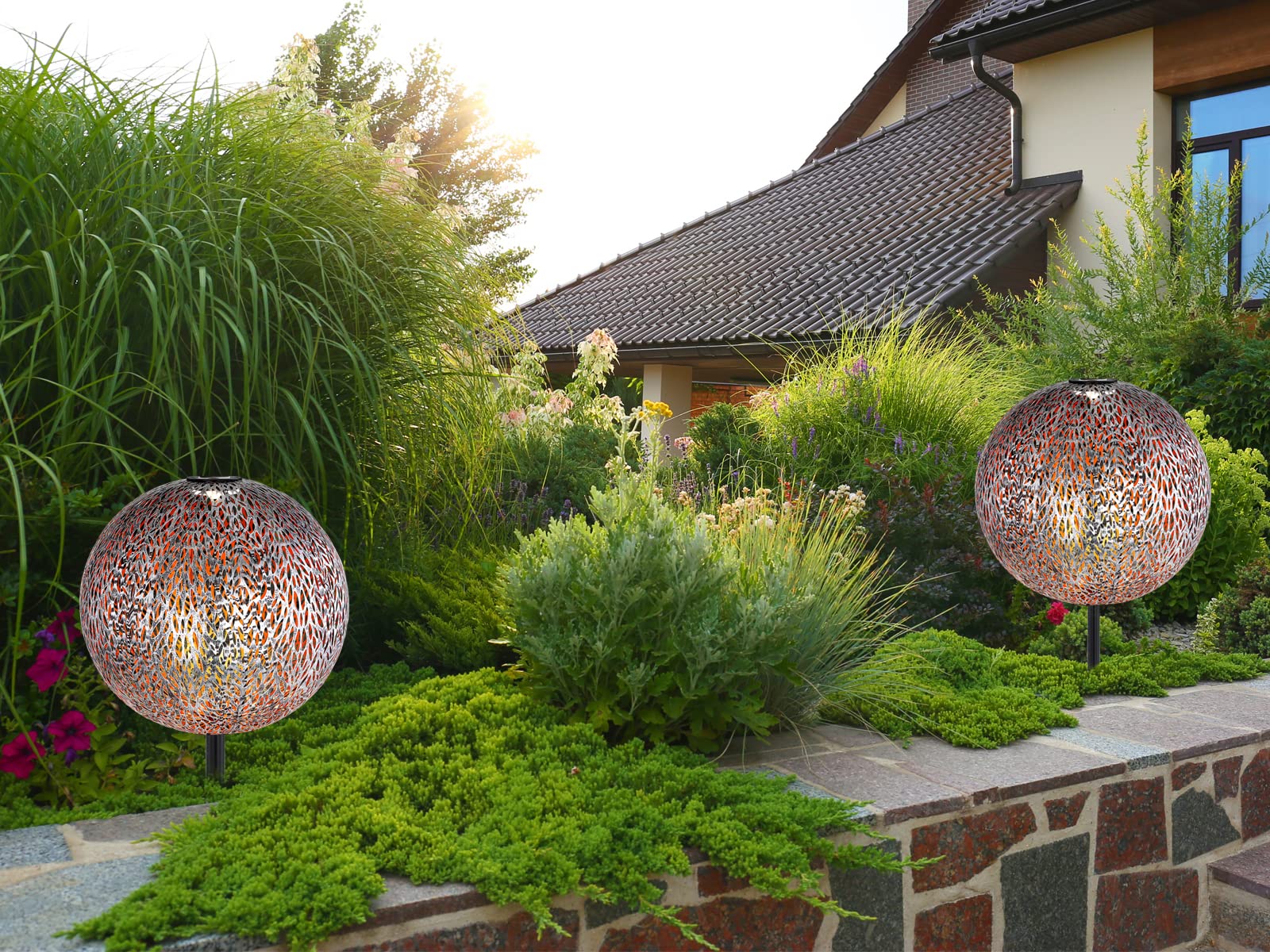 meineWunschleuchte LED Solarkugeln aus Metall im 2er SET - Ø 27cm – effektvolle Lichtspiele durch Ornamente