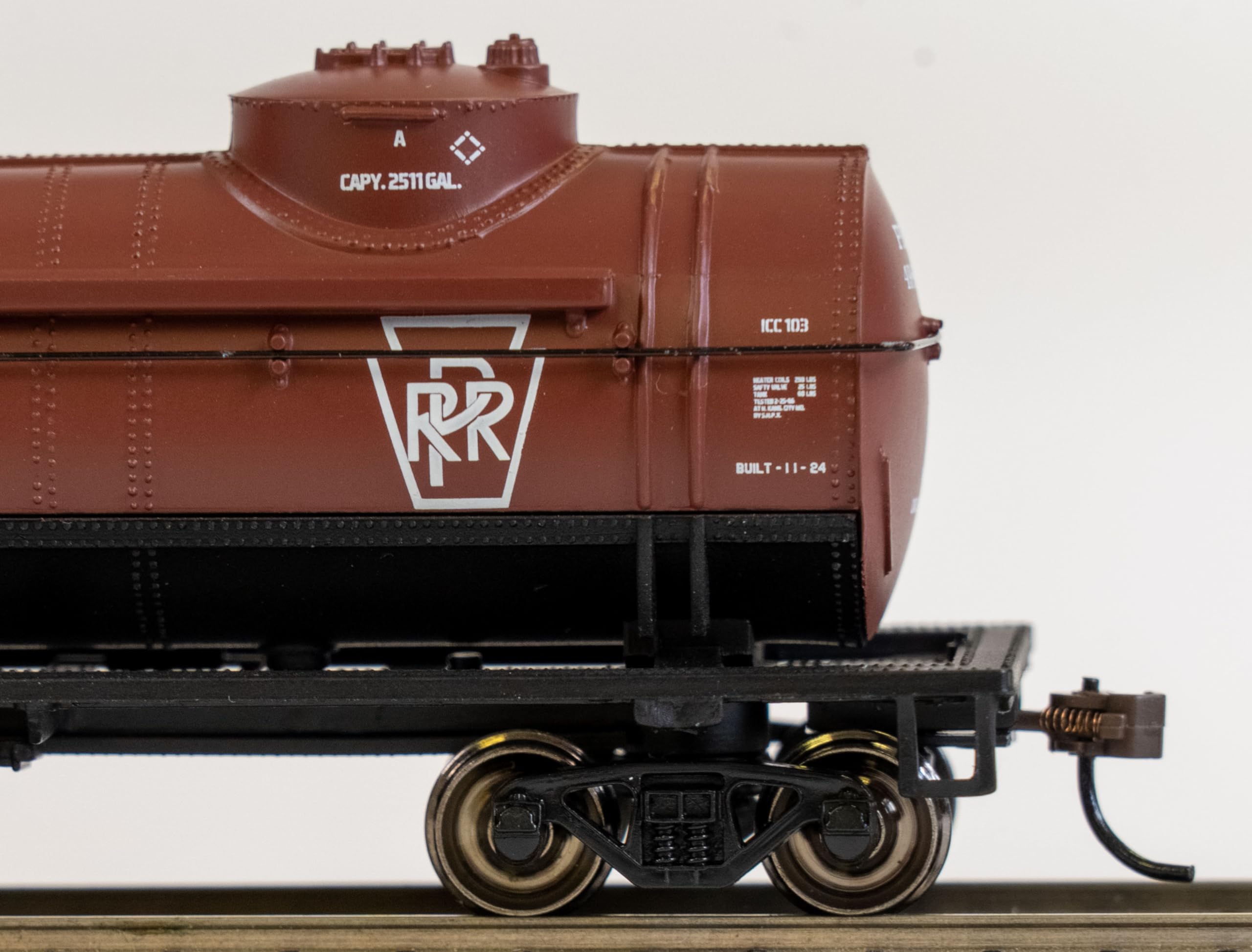 Carro cisterna a tre cupole da 40' - PRR #498647 - Scala HO