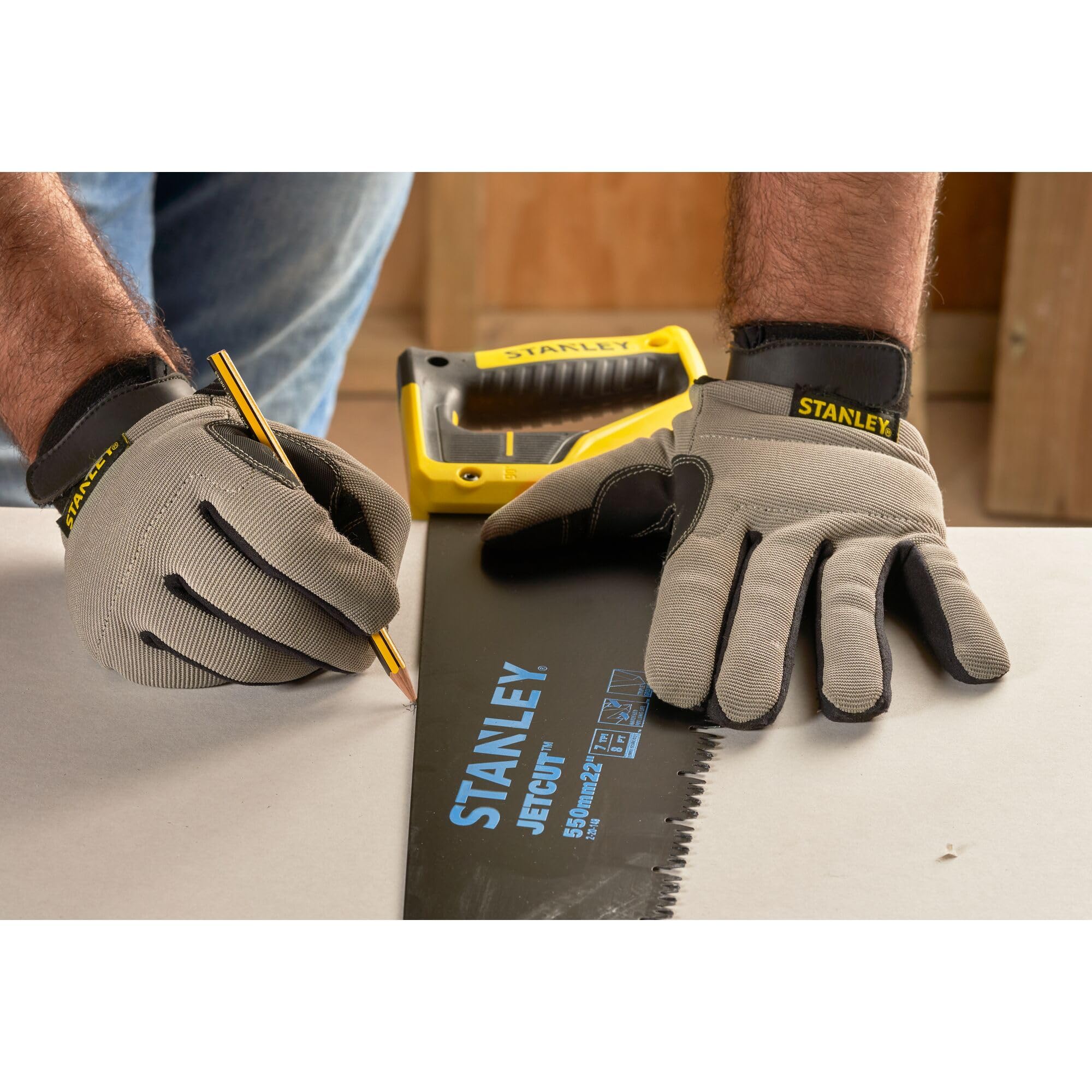 Stanley 2-20-149 Scie Égoïne JetCut 7Dents/Pouce - Fabriquée en France - Traitement Blade Armor - Spéciale Panneaux de Plâtre - 550 mm - Poignée bi Matière - Traçage À 45° Et 90° Noir/Jaune