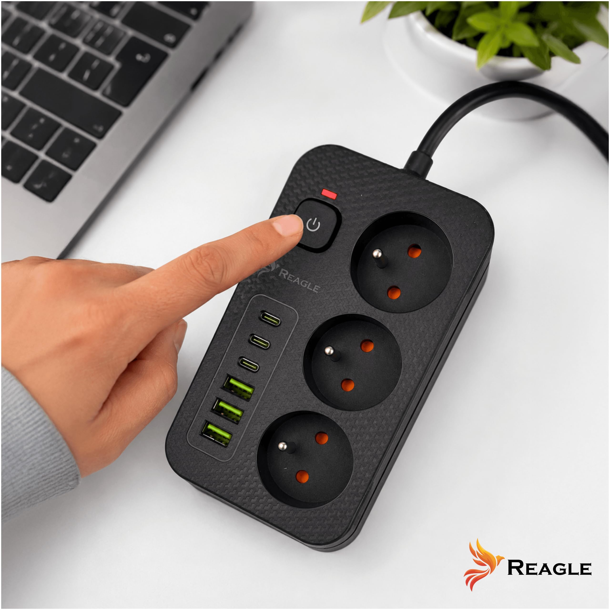 Reagle Listwa Zasilająca 3 Gniazda 230V z 6 USB, 3x USB-A 3x USB-C, Przedłużacz 3M z Podświetlanym Włącznikiem, 2500W, Czarna, do Domu Biura