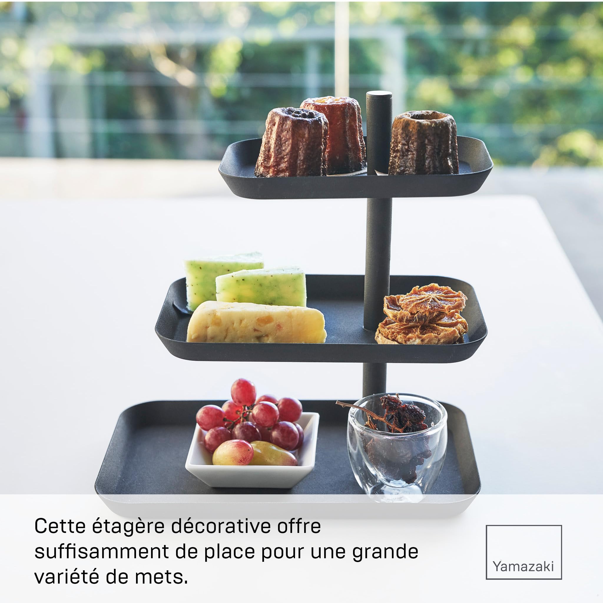 Yamazaki Tower Présentoir à gâteaux avec étagères rotatives à 360°, en Acier - à 3 Niveaux, Support pâtisserie - 15,7 x 24,7 x 25,7 cm, Design Japonais, Noir