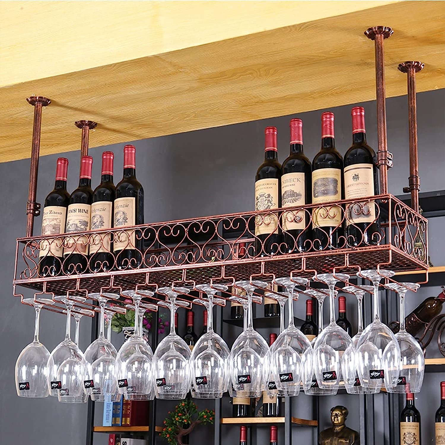 Décoration intérieure et gain de place avec ce grand casier à vin en fer
