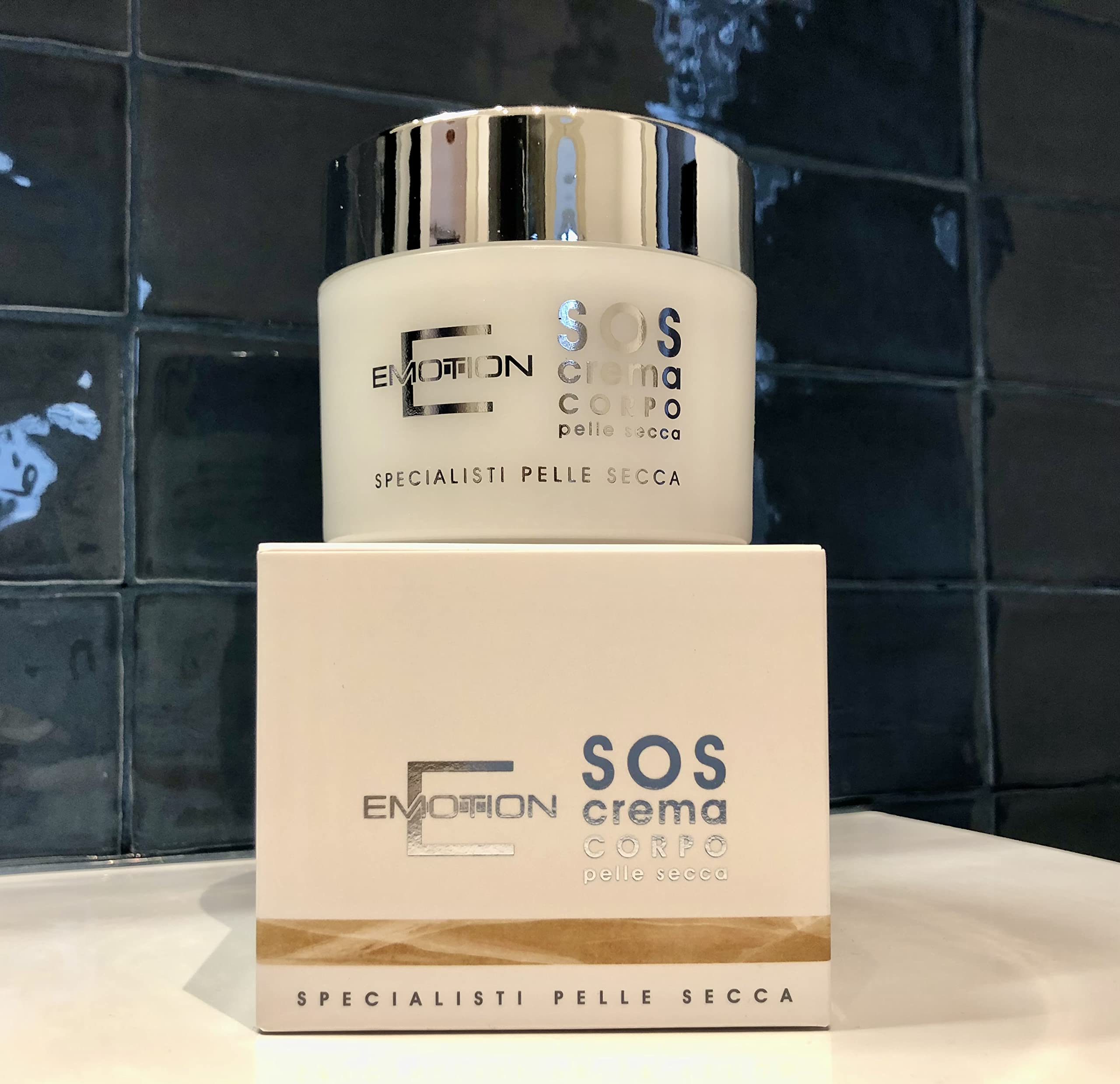 Crema Corpo SOS Pelle Secca MOLTO nutriente e idratante per pelli secche, sensibili, irritate. Con oli e burri vegetali. Formula biologica.