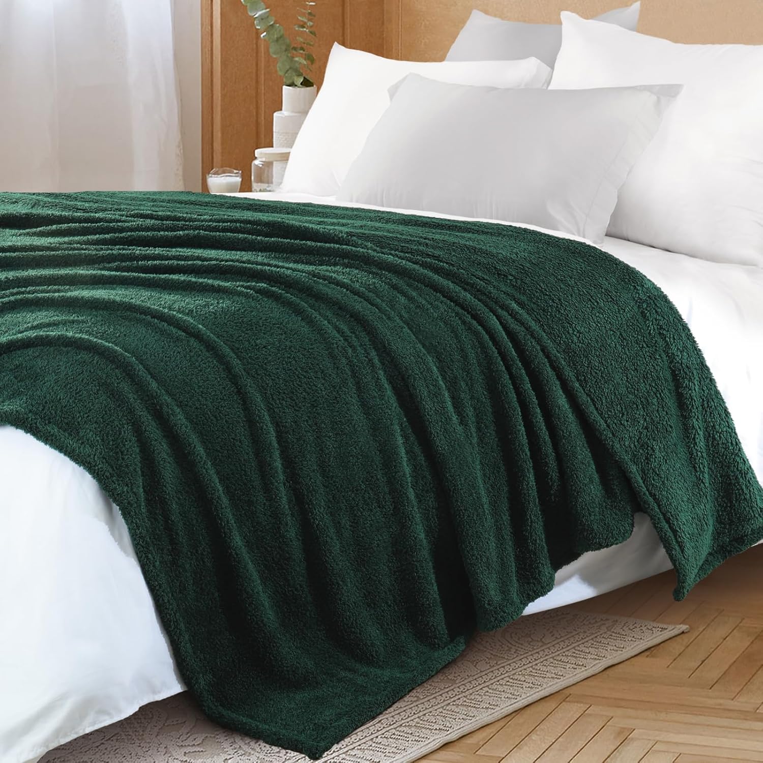 Exclusivo Mezcla Fleece King Size Bed Blanket, Ultra Soft, Lightweight and Fuzzy Forest Green Blanket for Women, Home Decor, 90x104 Inches - Image 3