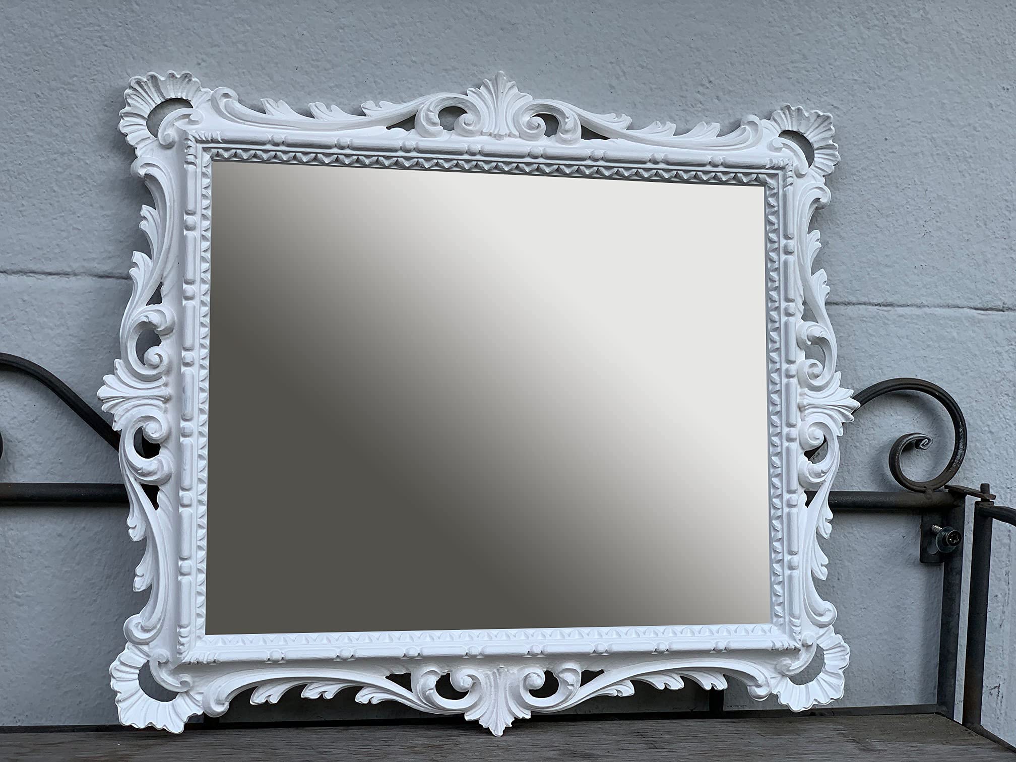 Artissimo Espejo de pared blanco mate vintage ornamentos barrocos espejo de peluquería espejo de baño espejo 43 x 37 cm espejo pomada C532 mate blanco espejo