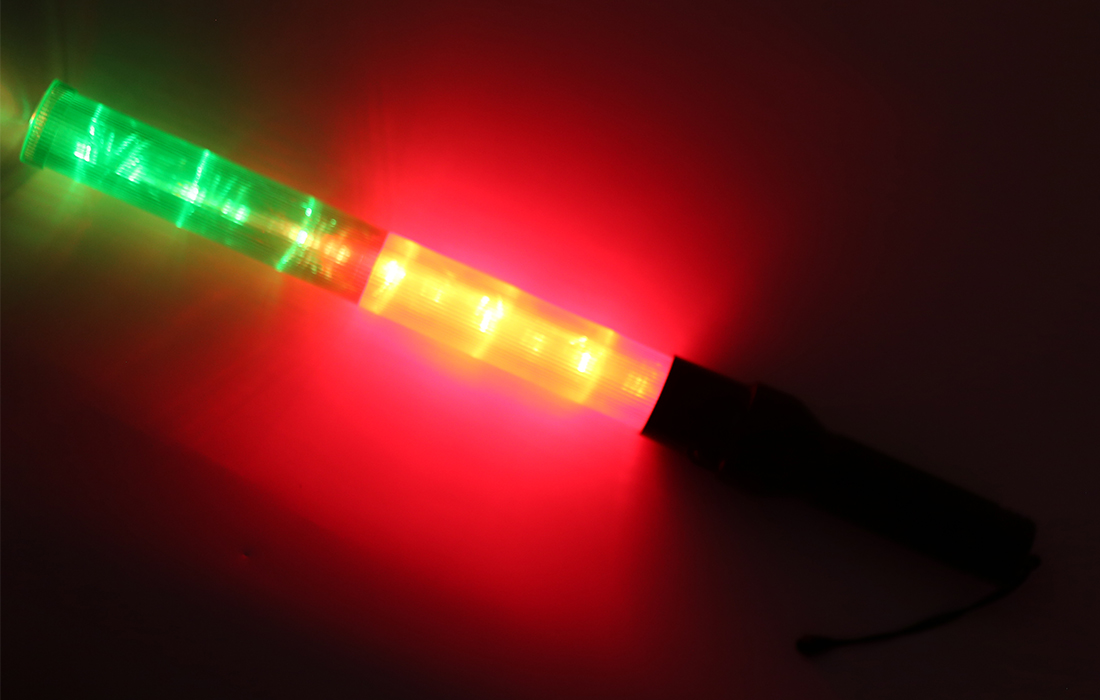 Image of E-riding 2 Pack 21 Inch Signal Traffic Safety Wand Baton Led Light with 3 Flashing Modes,Parking Wand for Traffic Control, Parking Guide, Using 2 C-Size Batteries Not Includ(Red&Green)